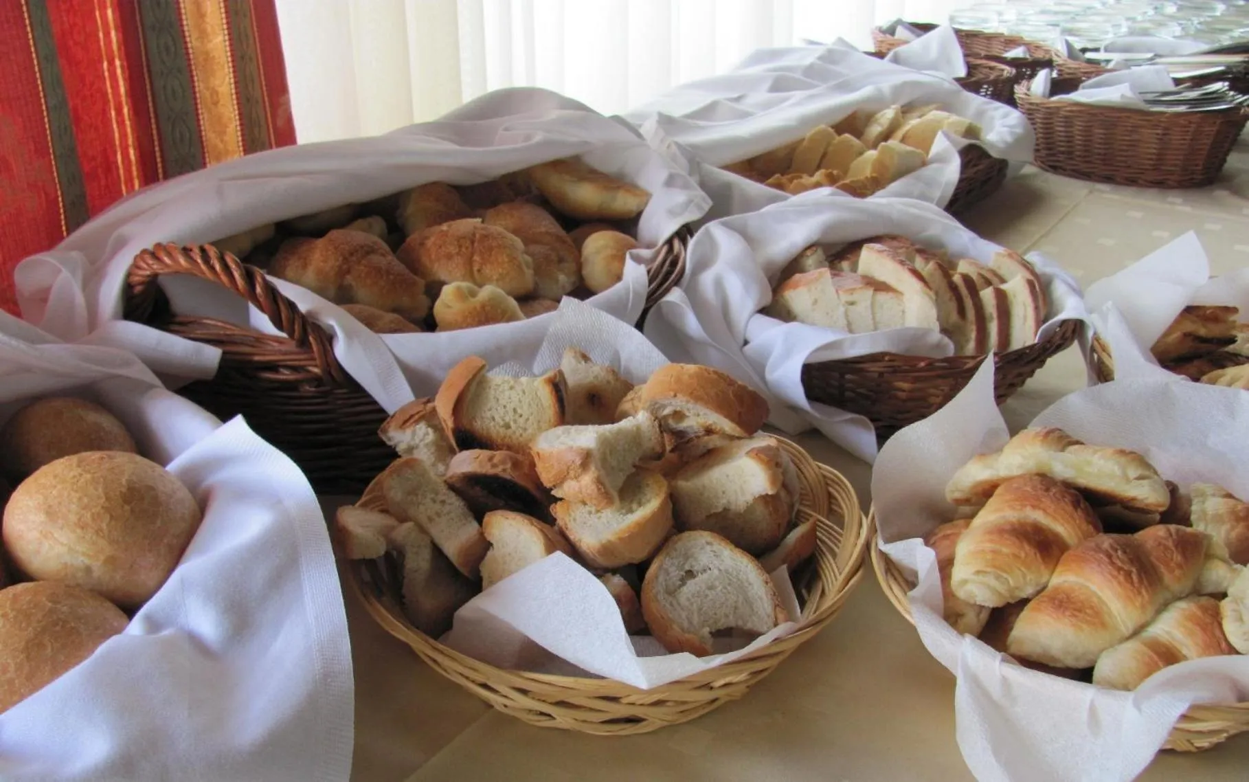 Restaurant/places to eat in Hotel Priscapac Resort & Apartments