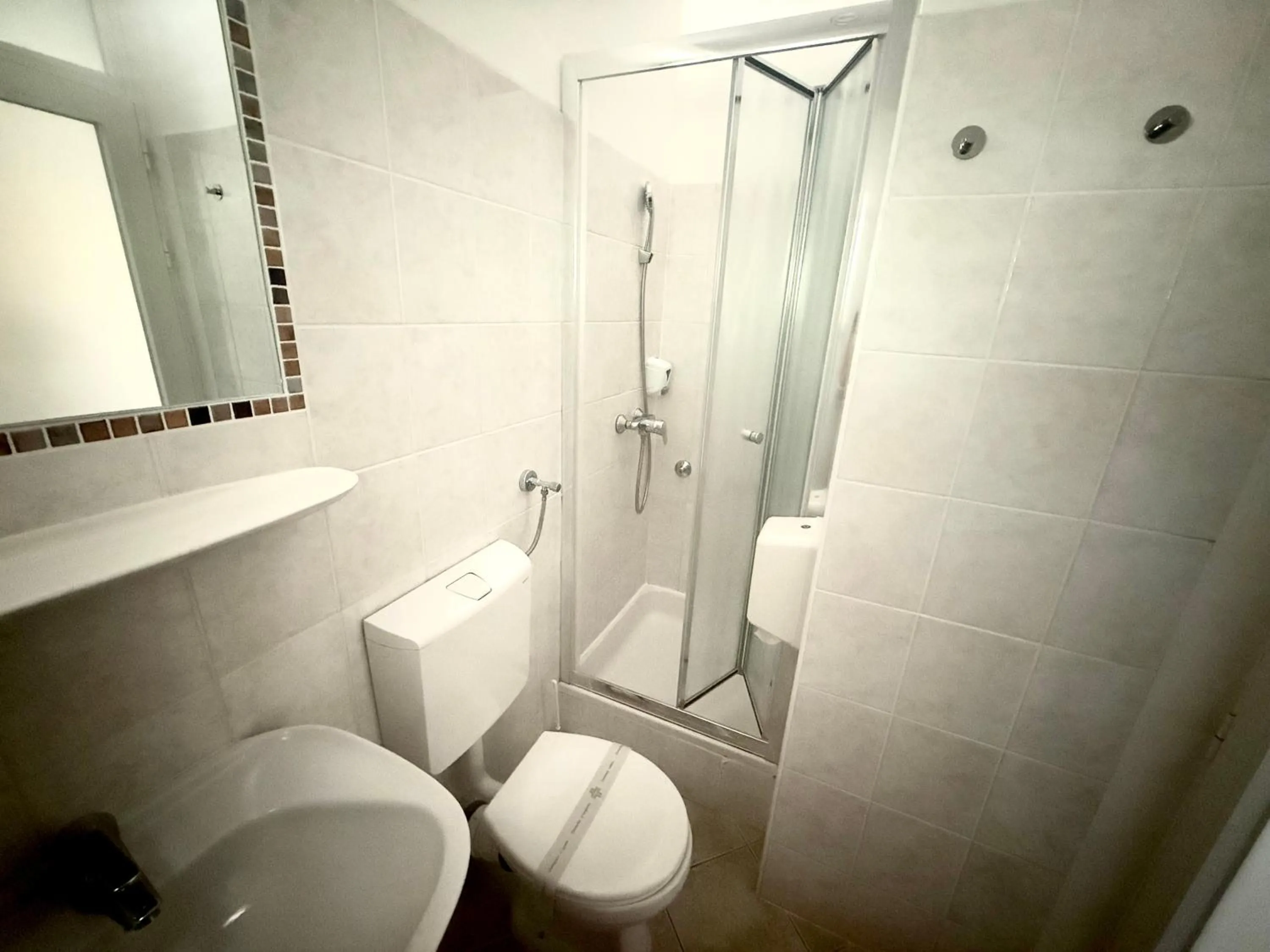 Shower in Hotel Priscapac Resort & Apartments