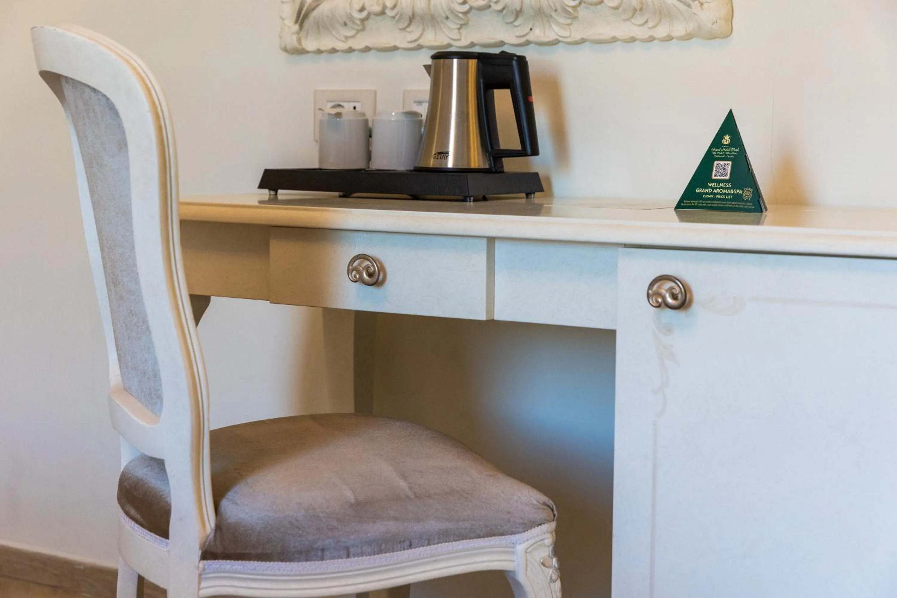 Coffee/tea facilities in Grand Hotel Park