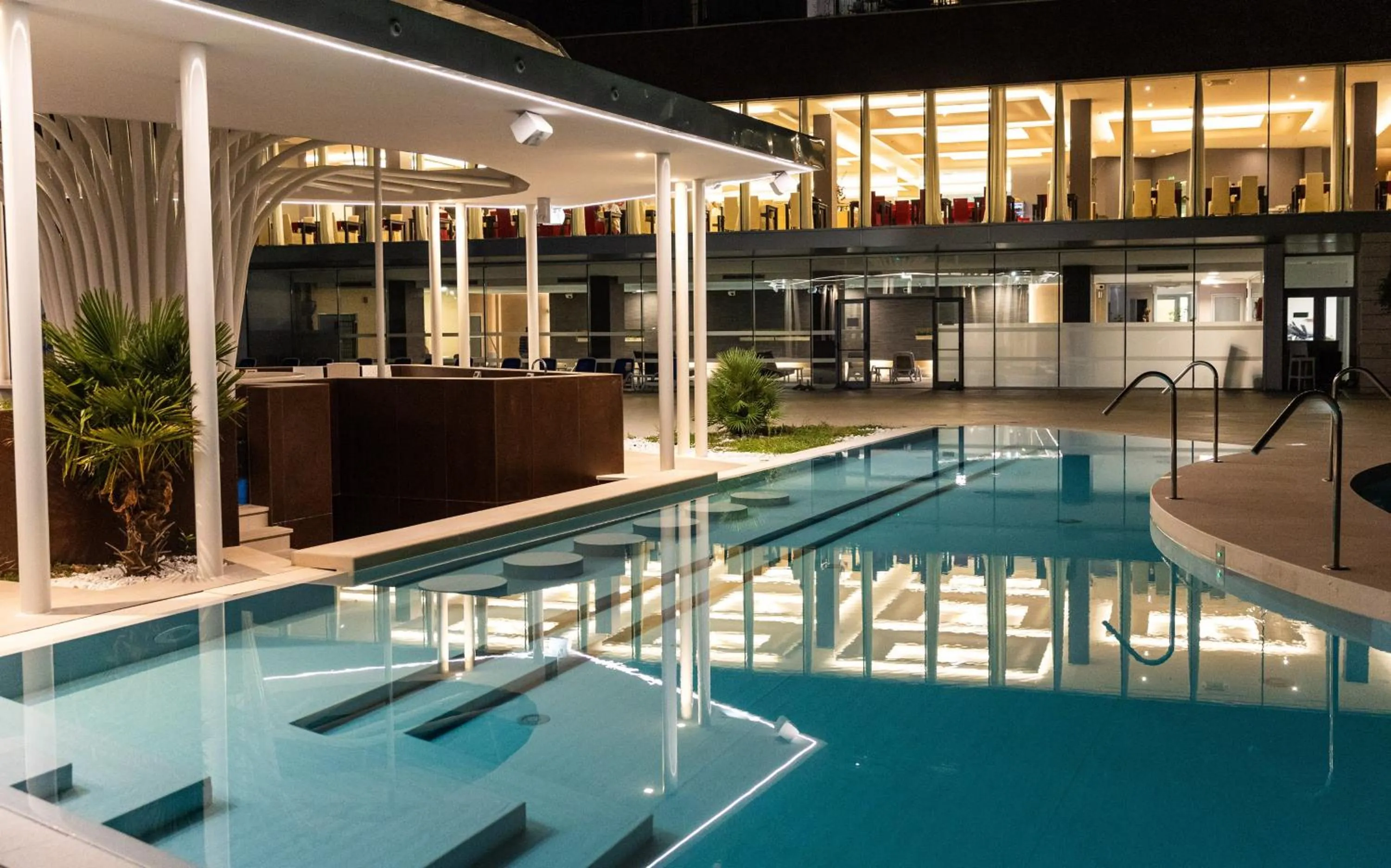 Swimming pool in Grand Hotel Park