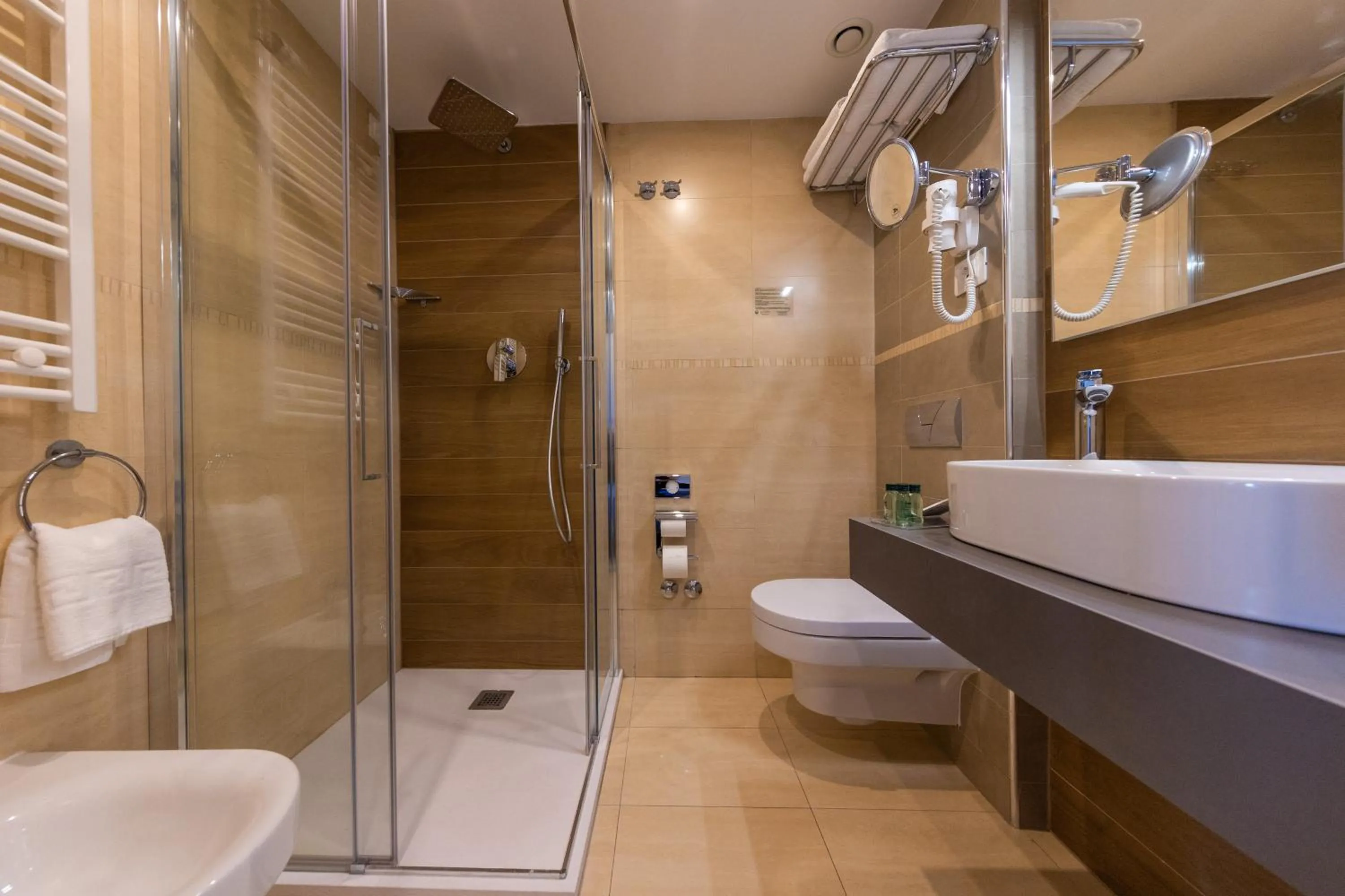 Shower in Grand Hotel Park