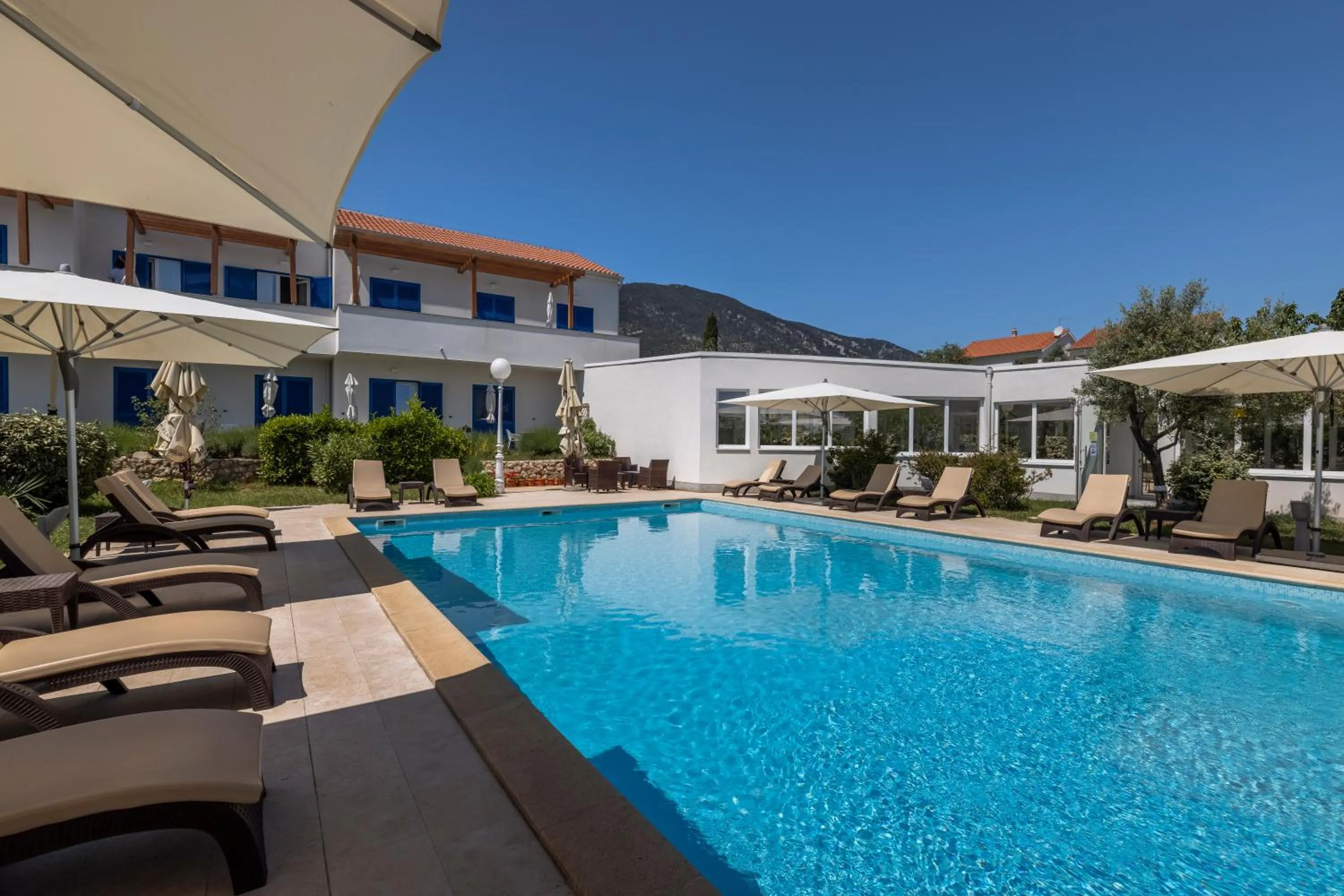 Swimming pool in Hotel Manora