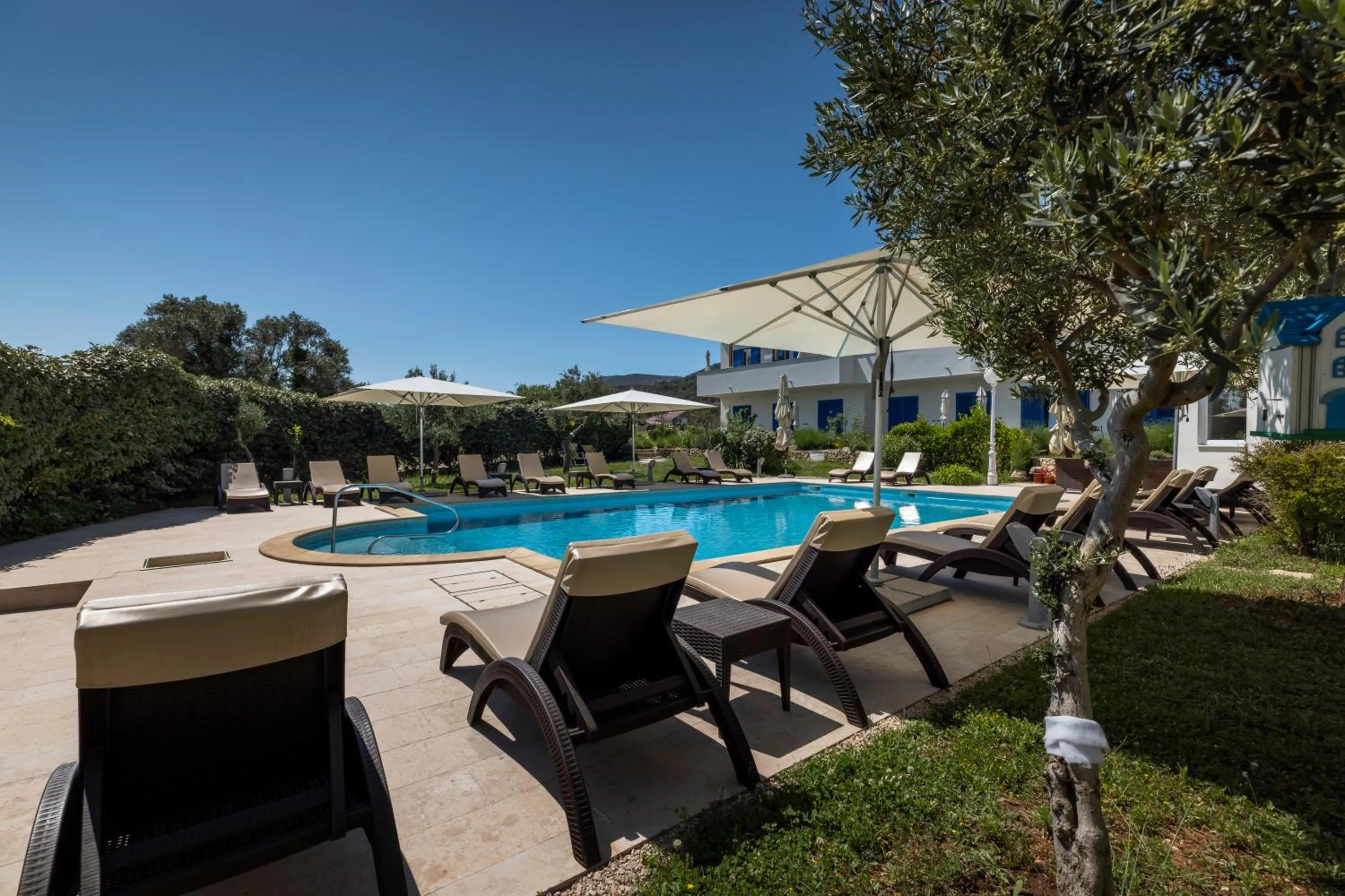 Swimming pool in Hotel Manora