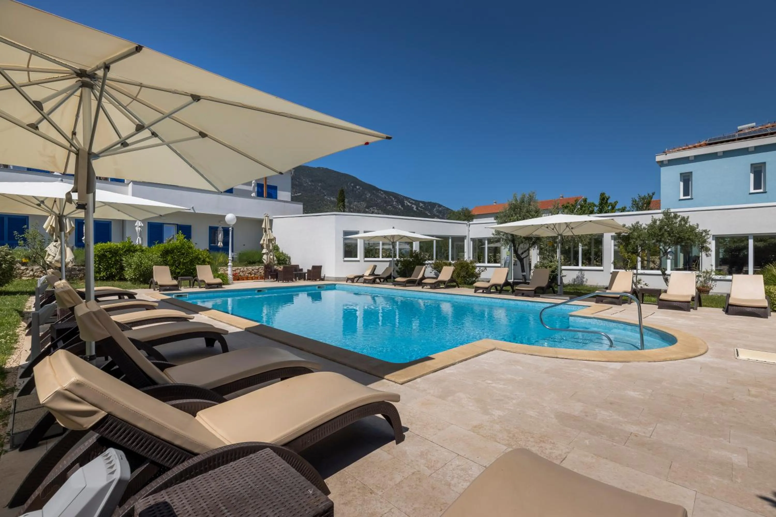 Swimming pool in Hotel Manora