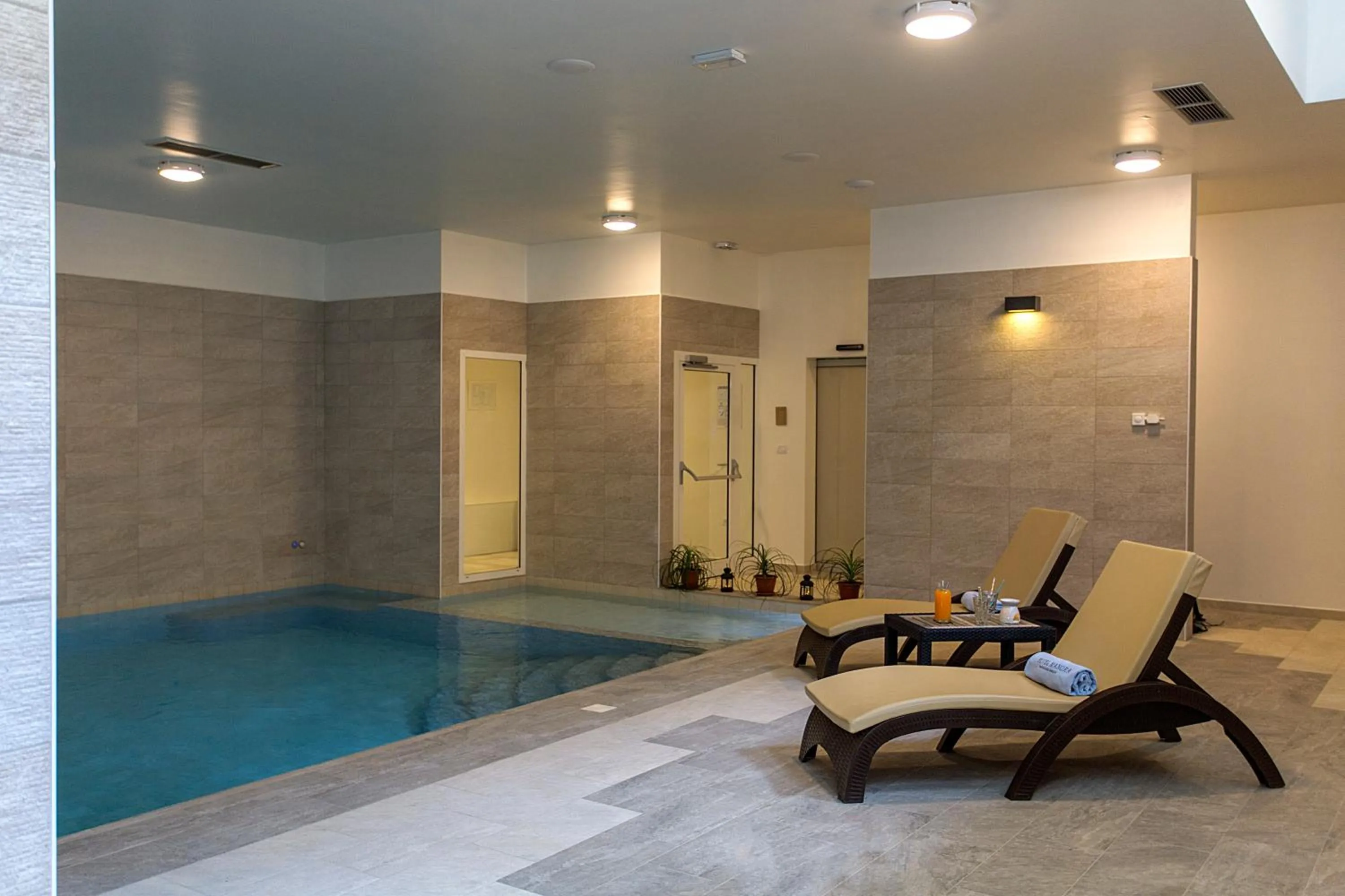 Swimming pool in Hotel Manora