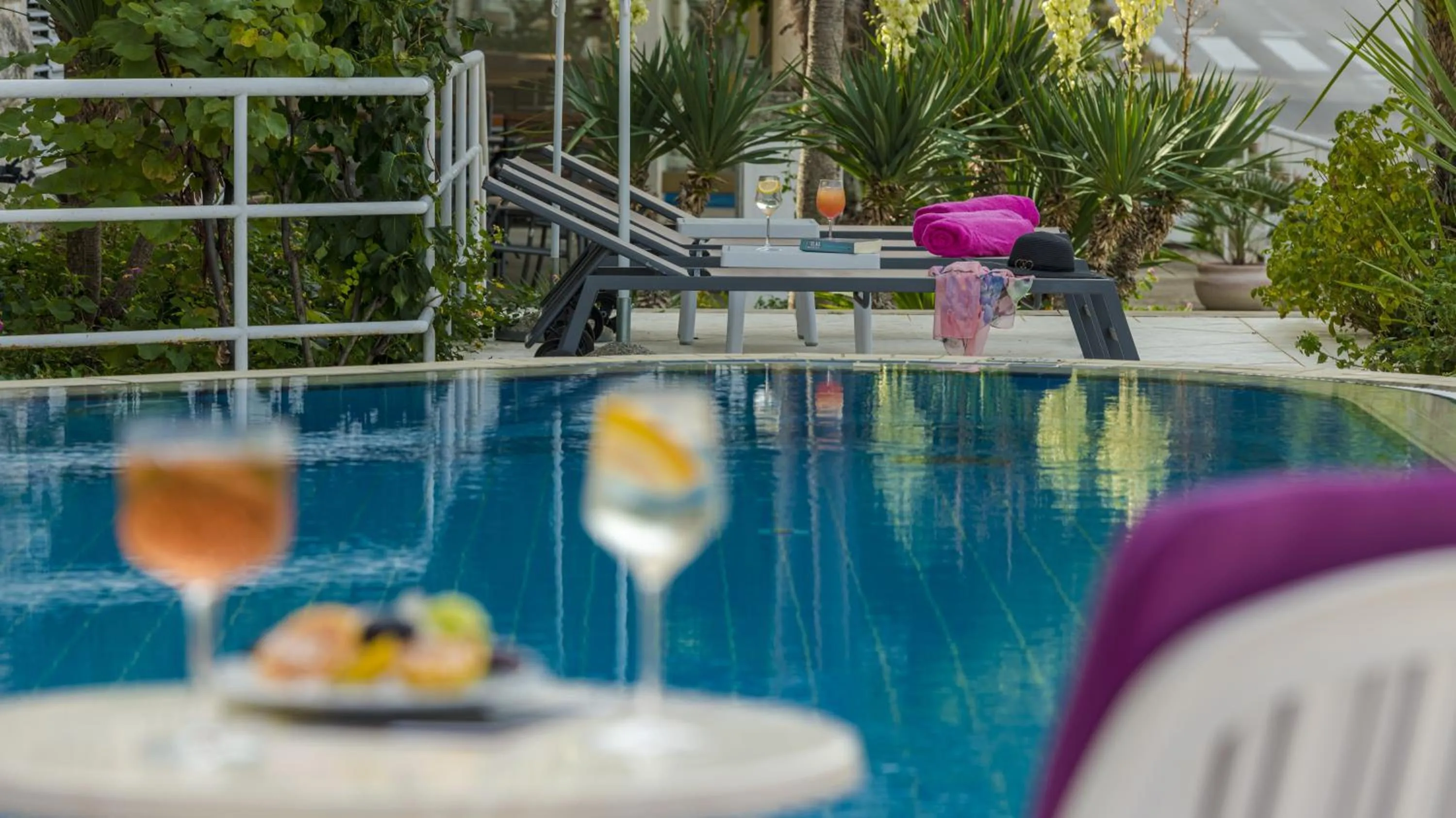 Pool view in Hotel Komodor