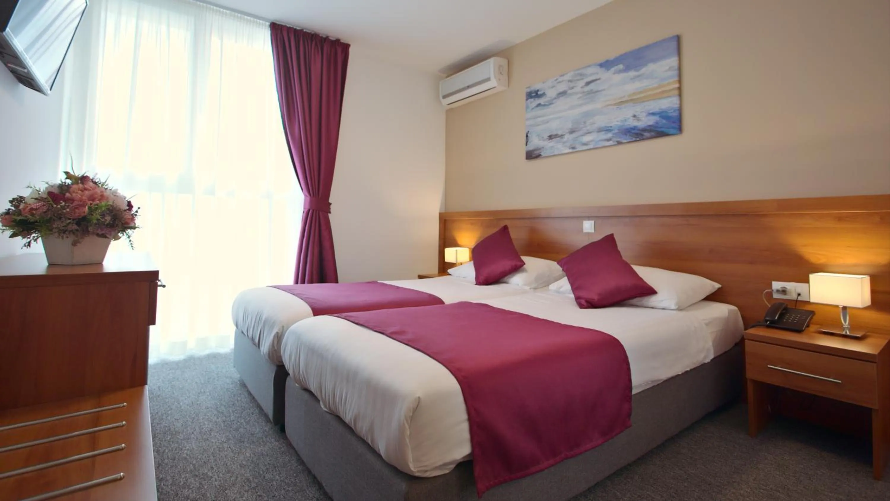 Bed in Hotel Komodor