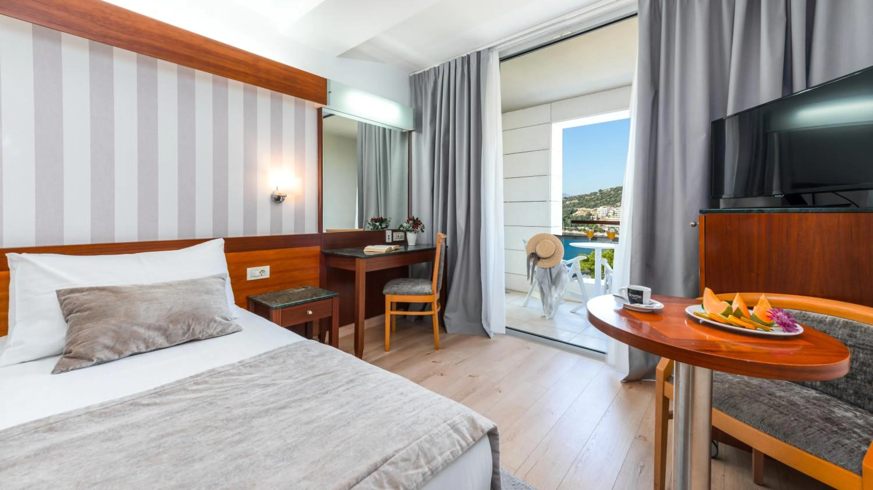 Balcony/Terrace, Bed in Hotel Uvala