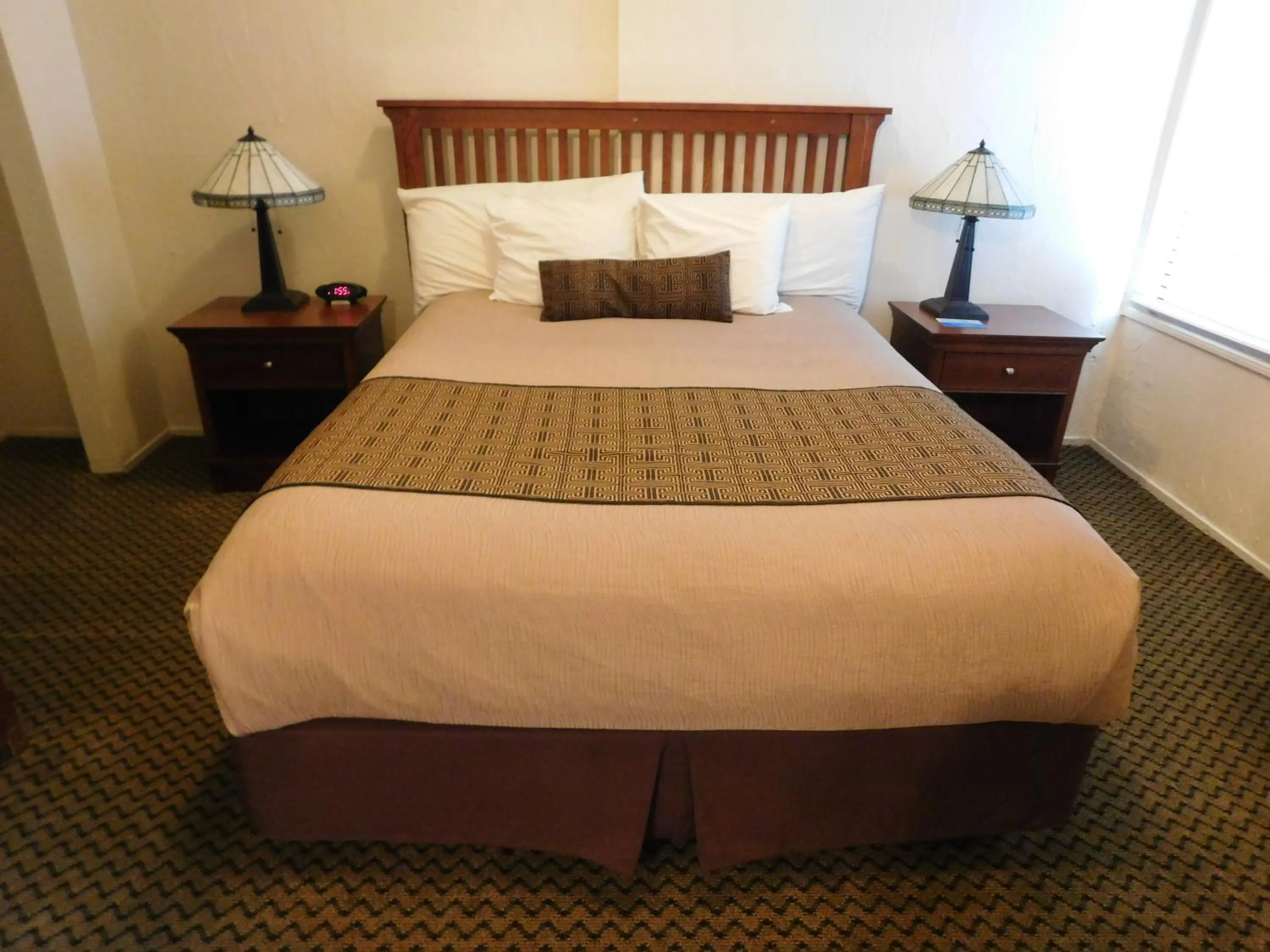 Bed in Capitola Venetian Vacation Rentals