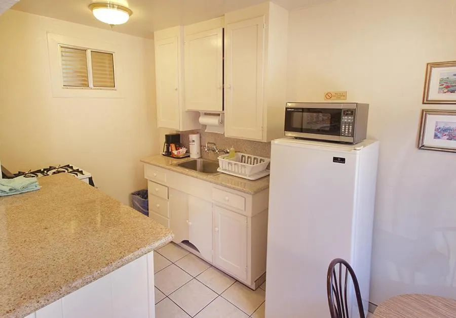 Kitchen or kitchenette in Capitola Venetian Vacation Rentals