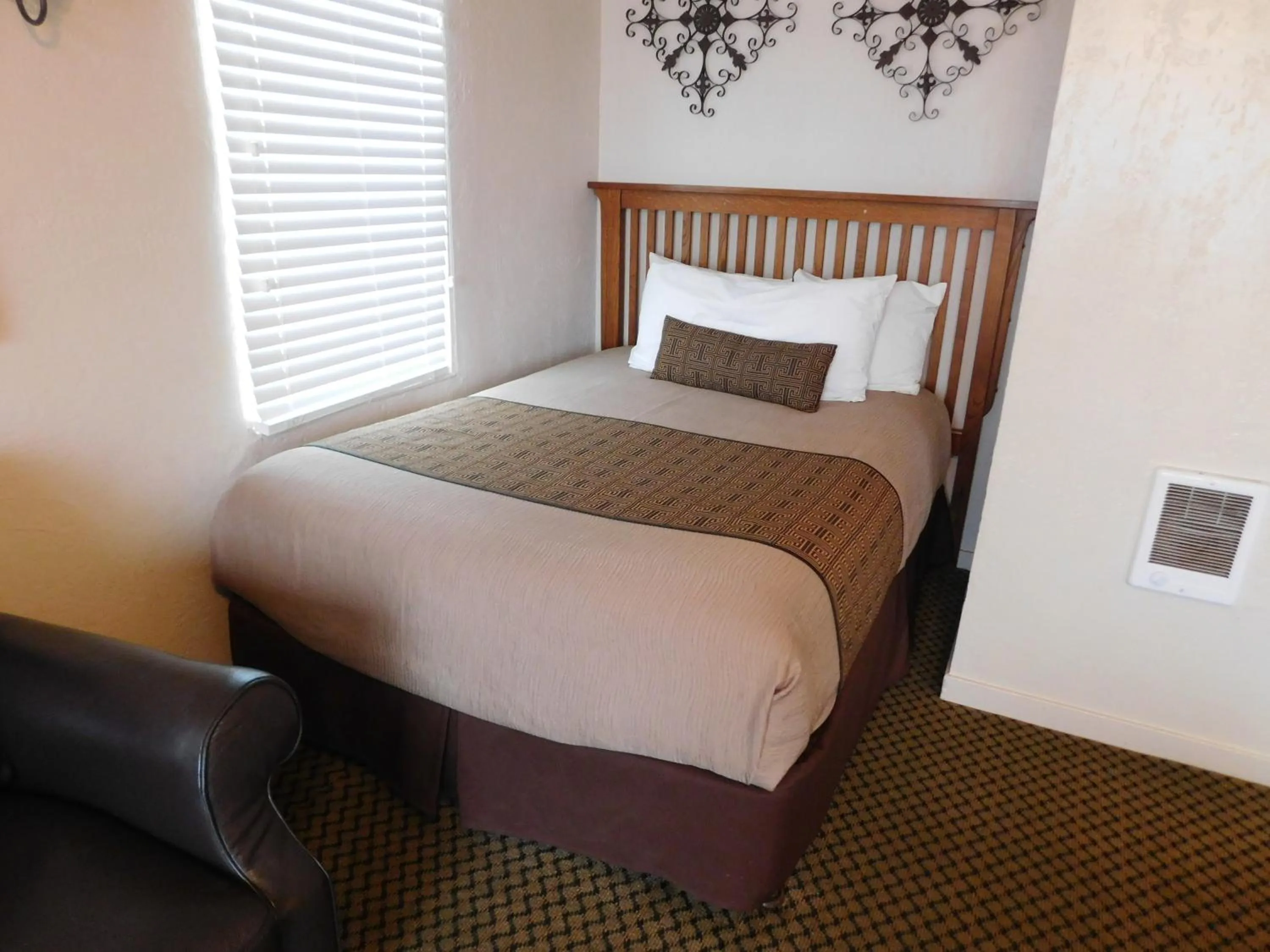 Bed in Capitola Venetian Vacation Rentals