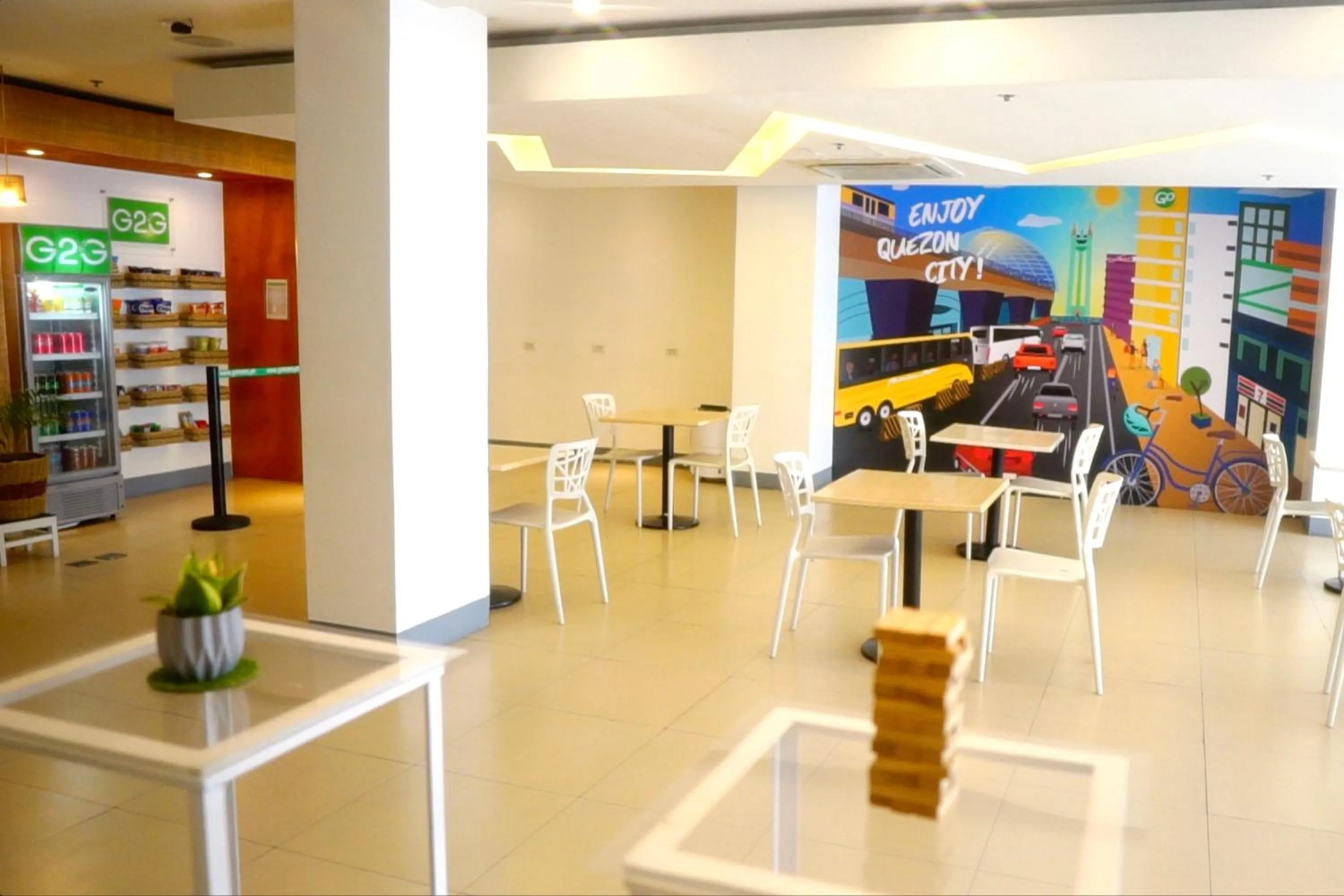 Communal lounge/ TV room in Go Hotels North EDSA