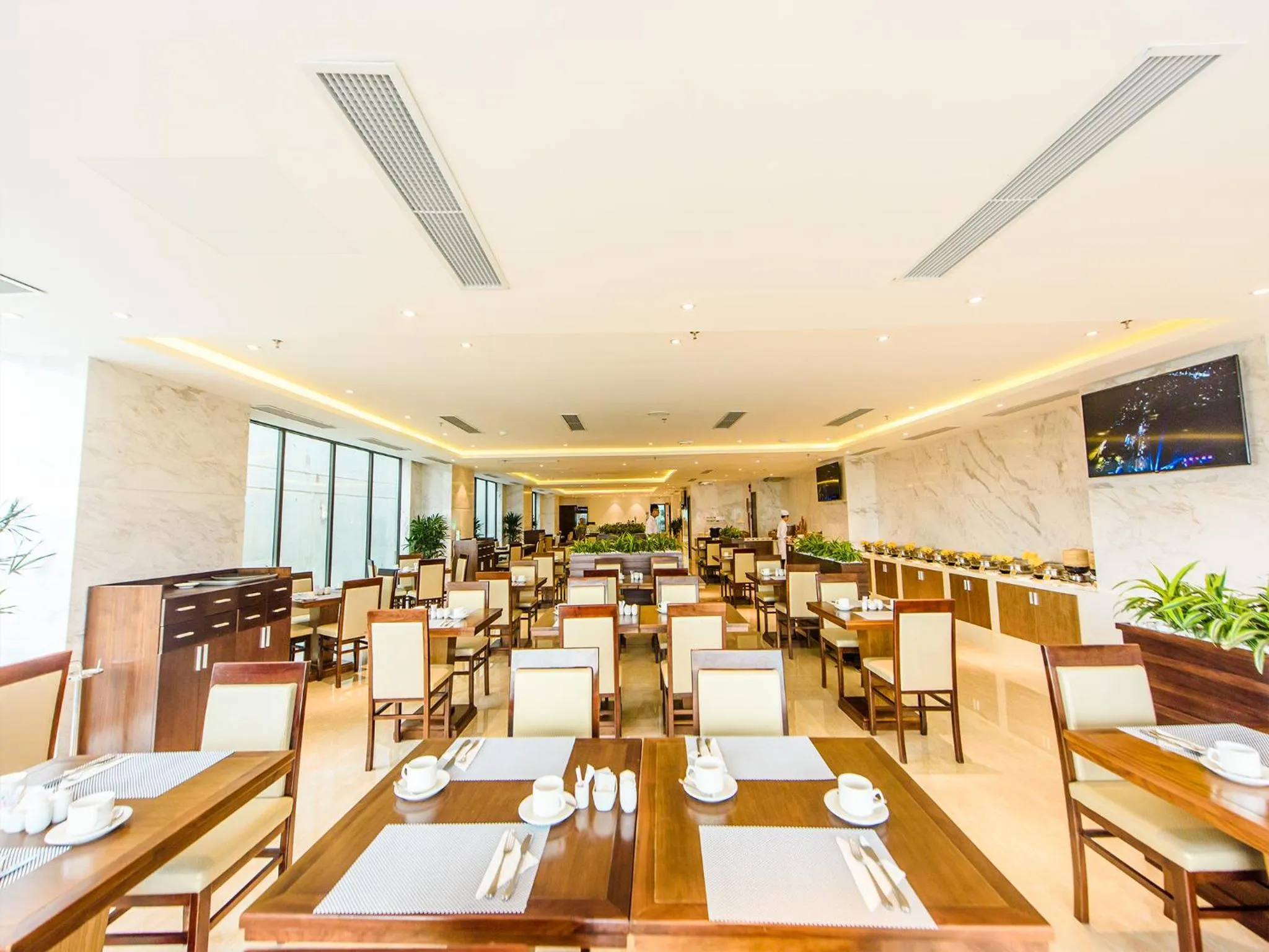 Restaurant/places to eat in Yarra Ocean Suites Danang