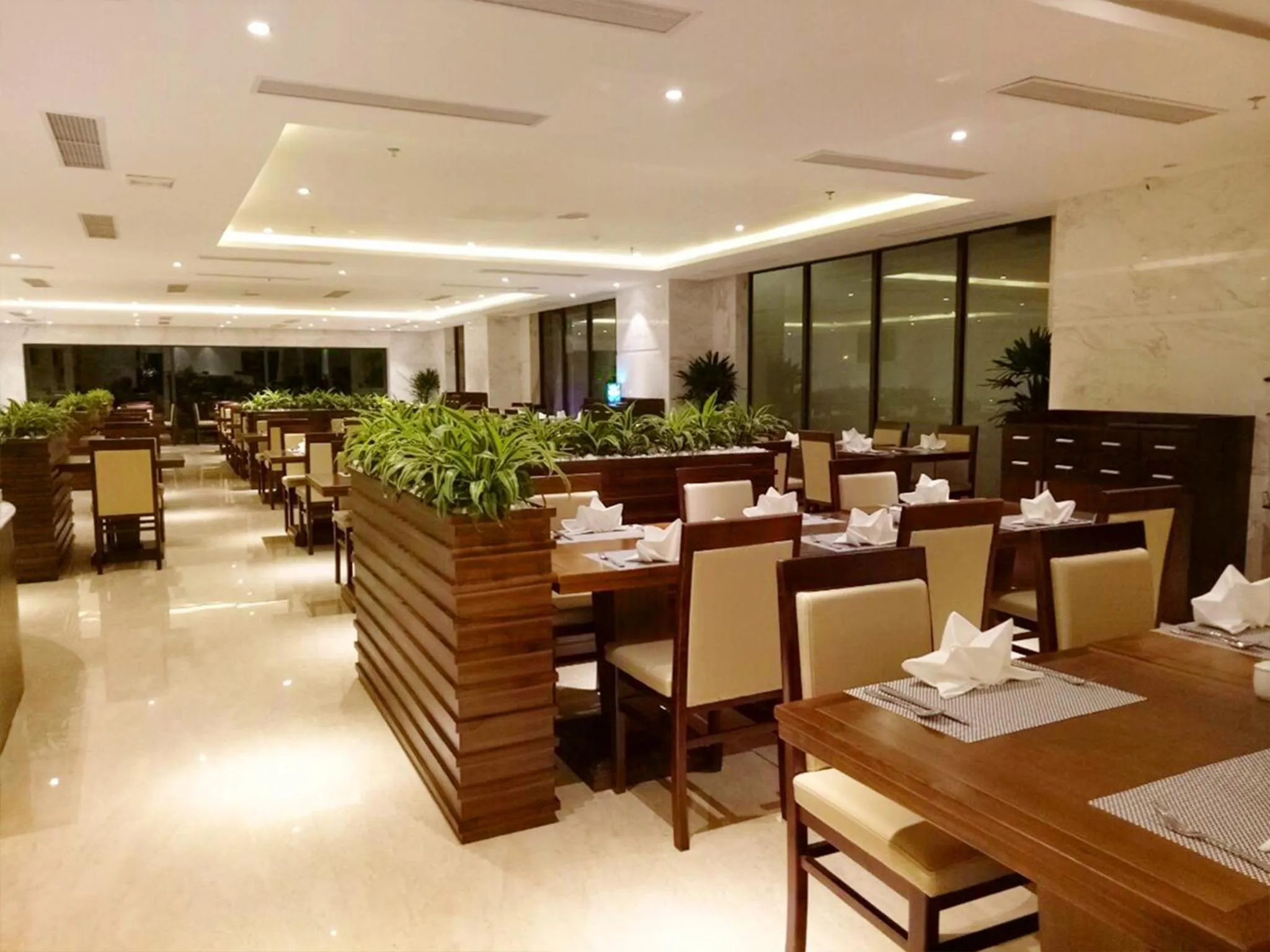 Restaurant/places to eat in Yarra Ocean Suites Danang