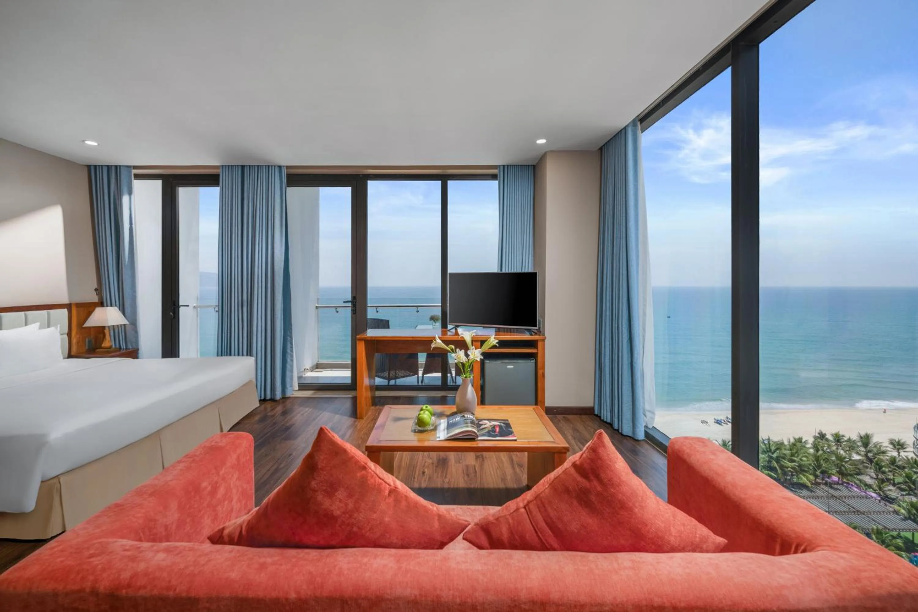 Bed in Yarra Ocean Suites Danang