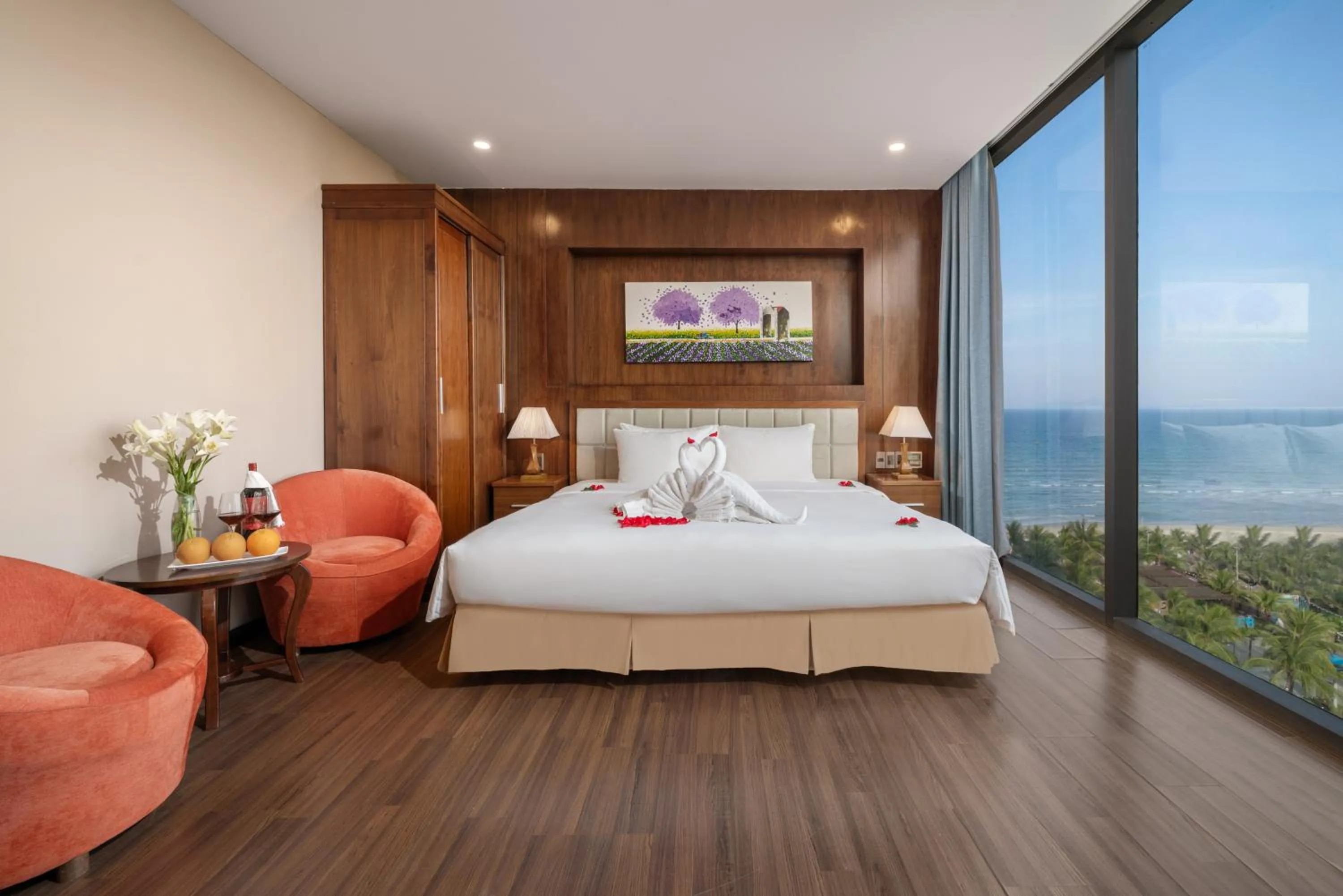 Bed in Yarra Ocean Suites Danang