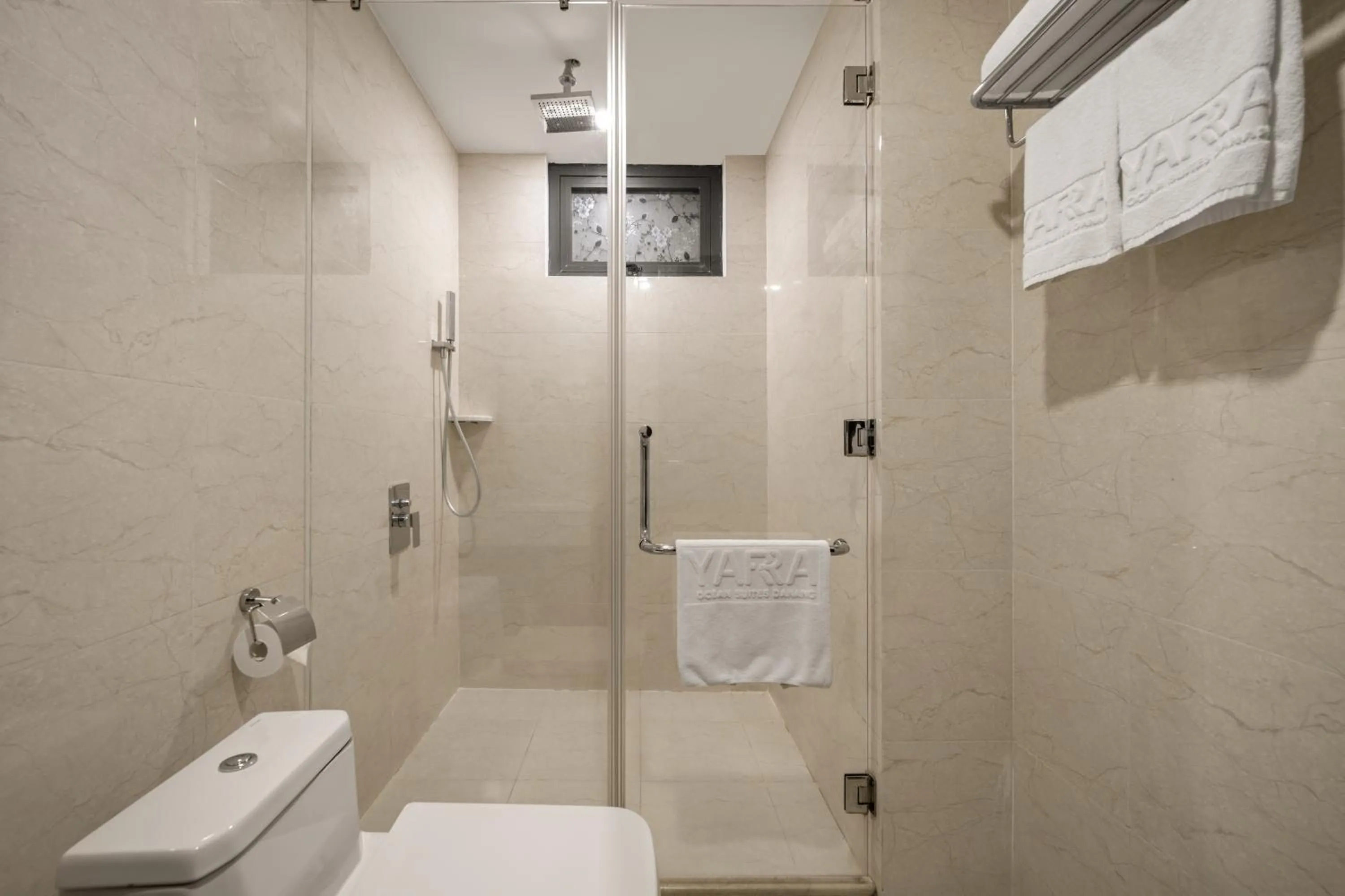 Yarra Ocean Suites Danang