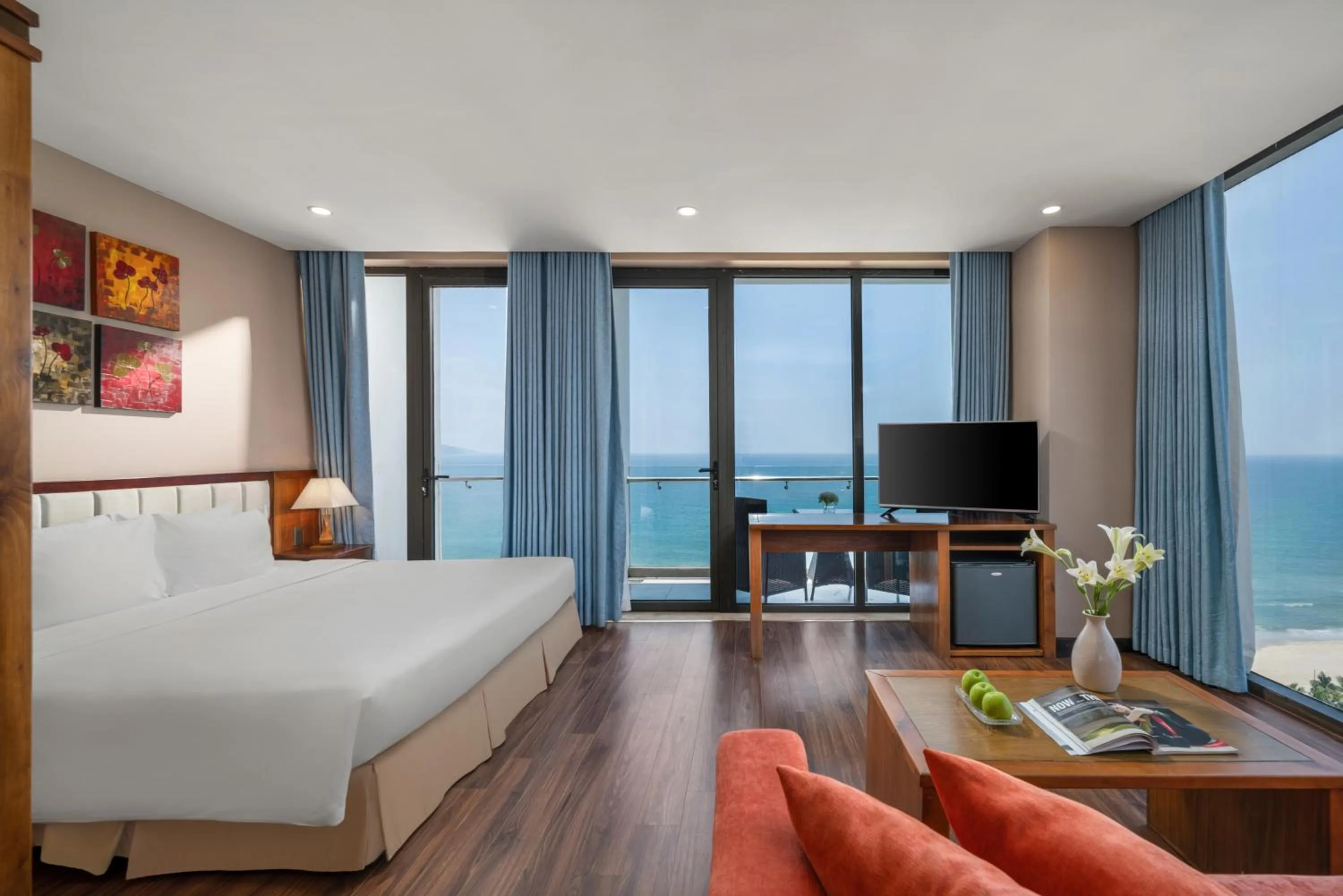 Bed in Yarra Ocean Suites Danang