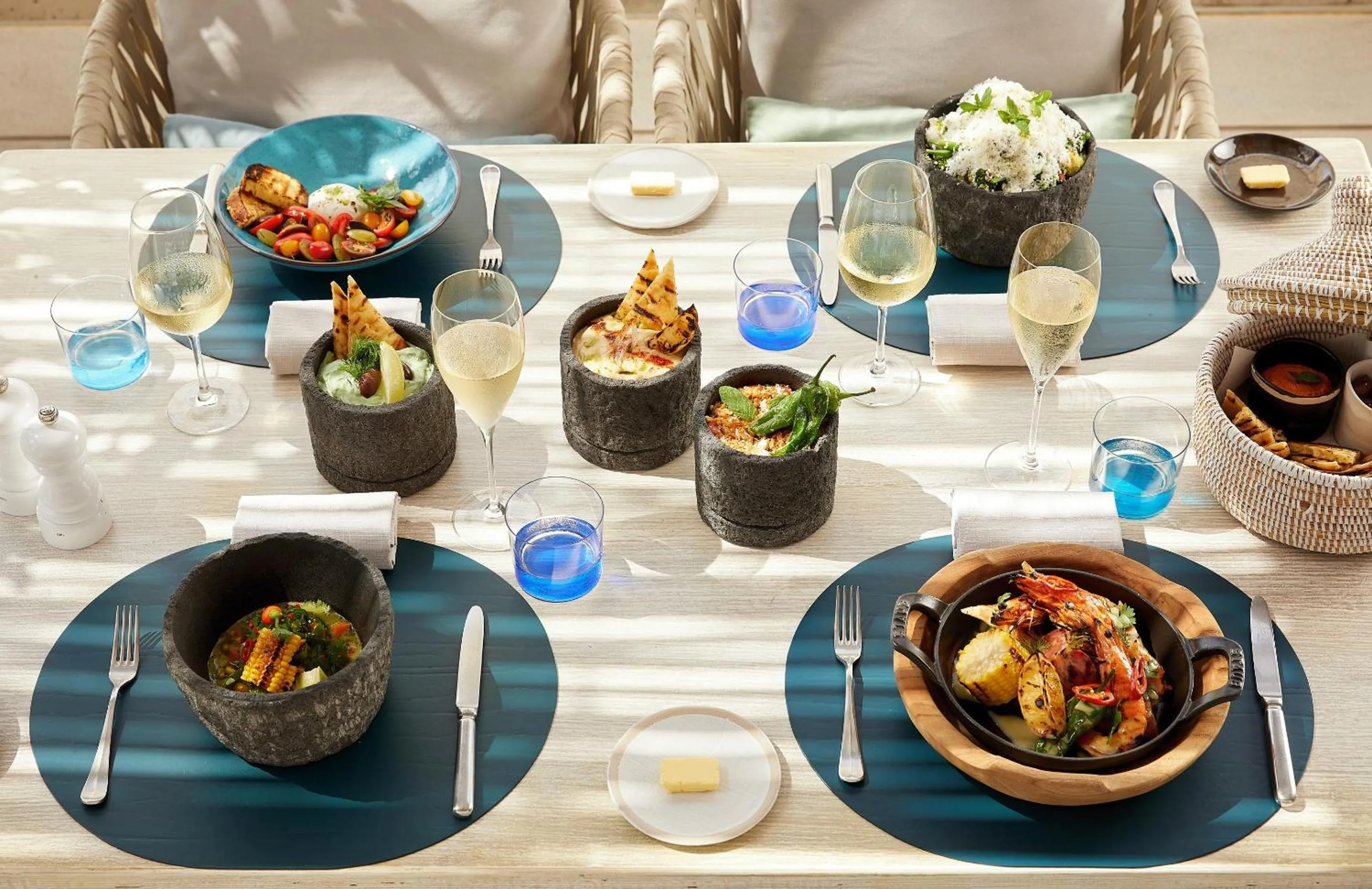 Restaurant/places to eat in Sani Dunes