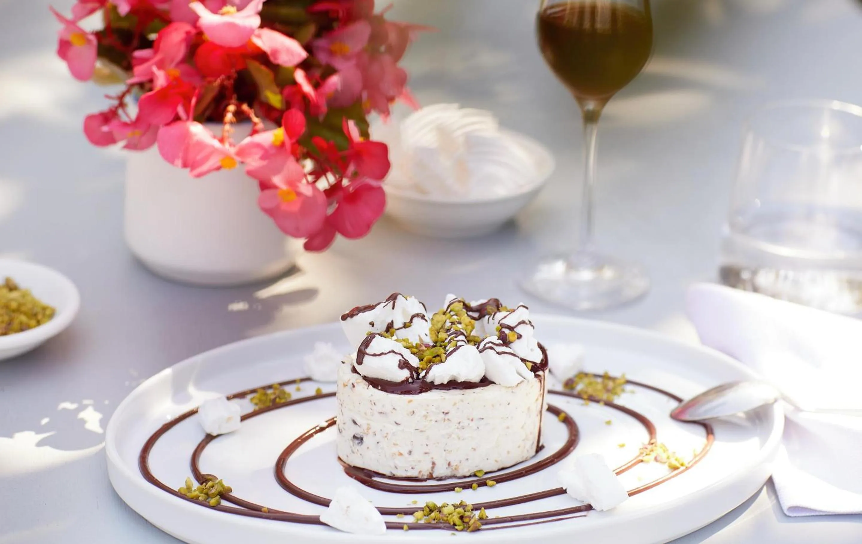 Restaurant/places to eat in Sani Dunes