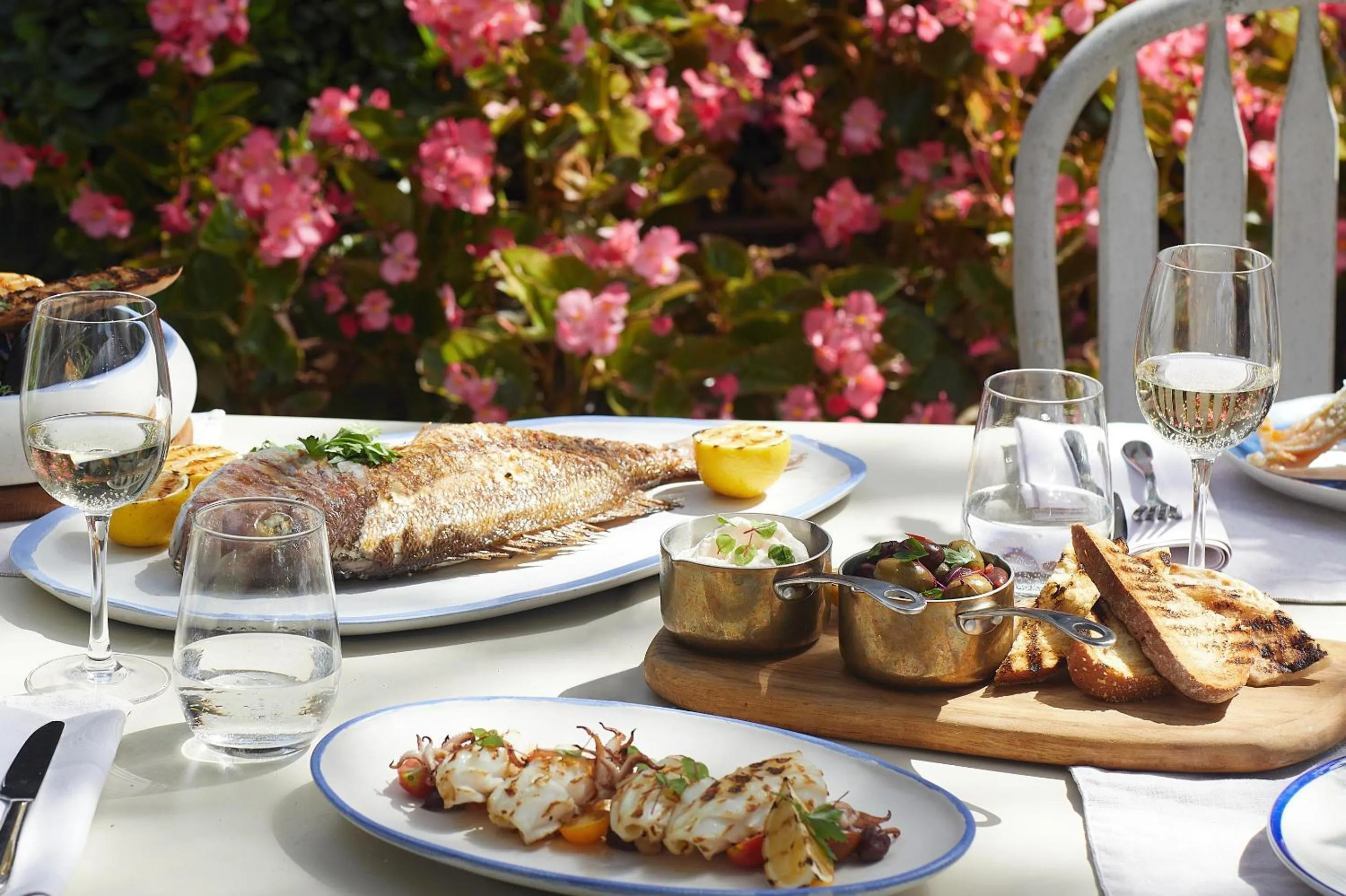 Restaurant/places to eat in Sani Dunes