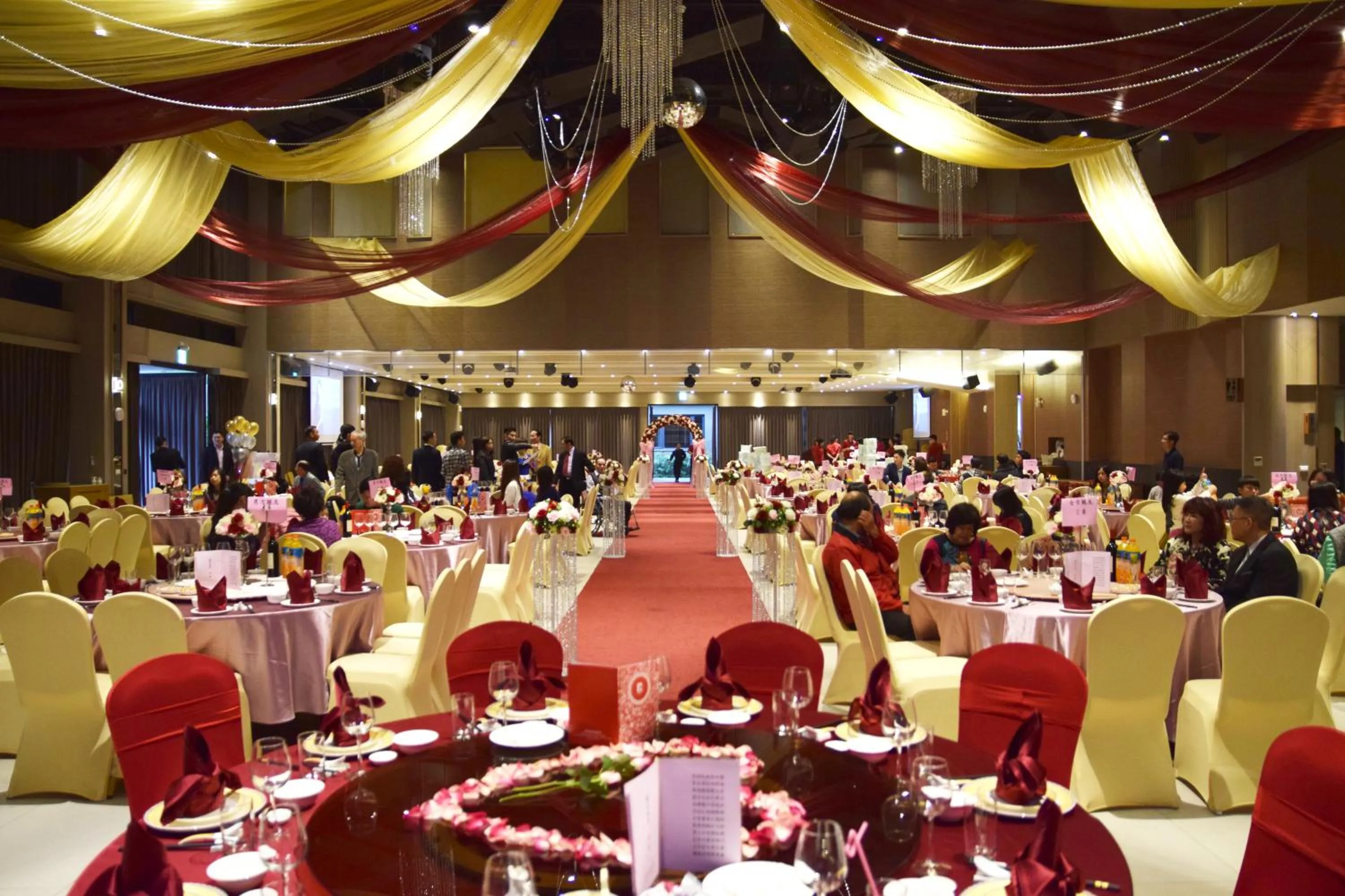 Restaurant/places to eat in Look Royal Resort