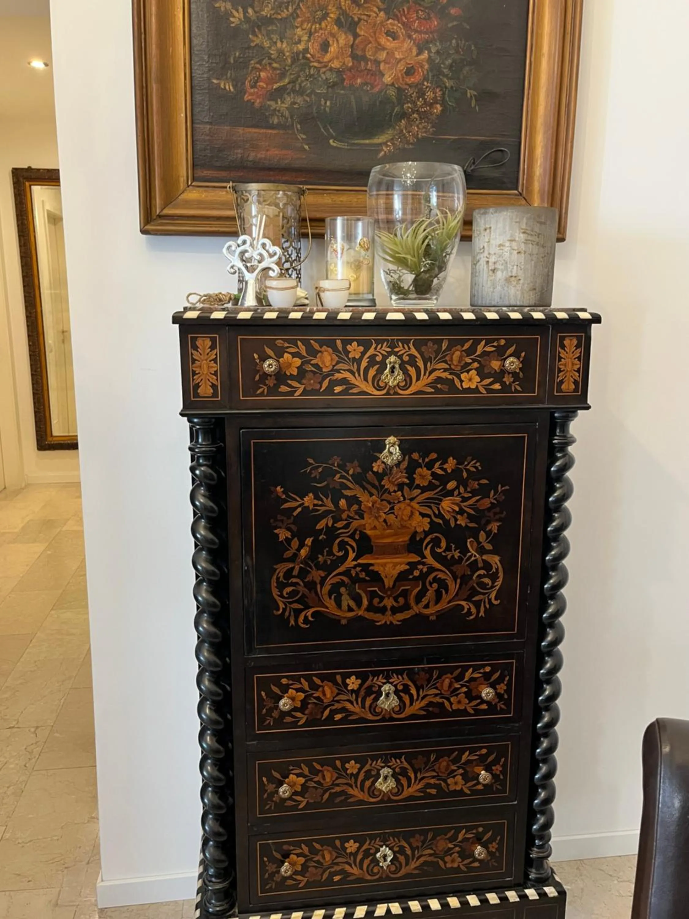 Decorative detail in Fleur Blanche