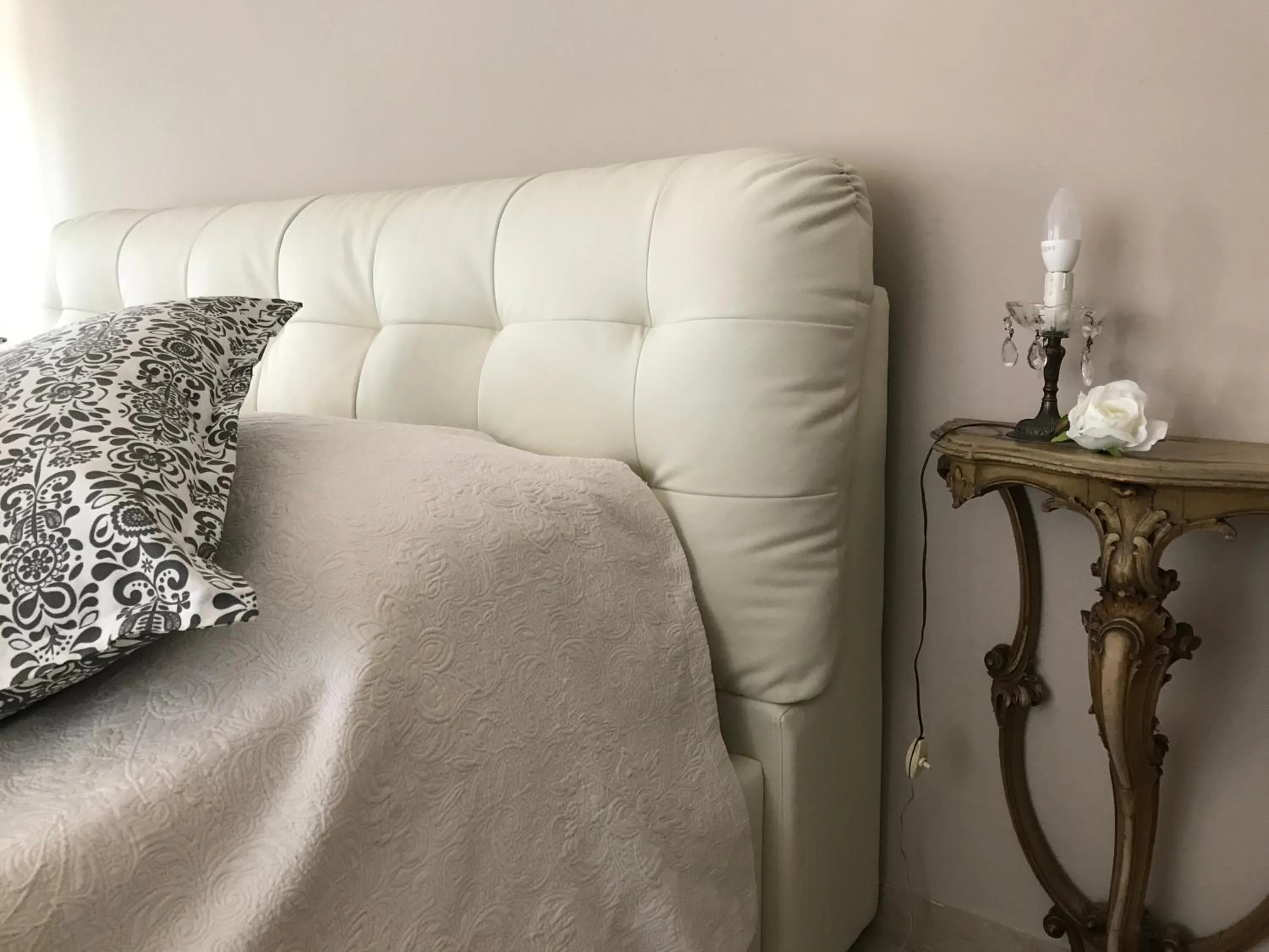 Bedroom in Fleur Blanche