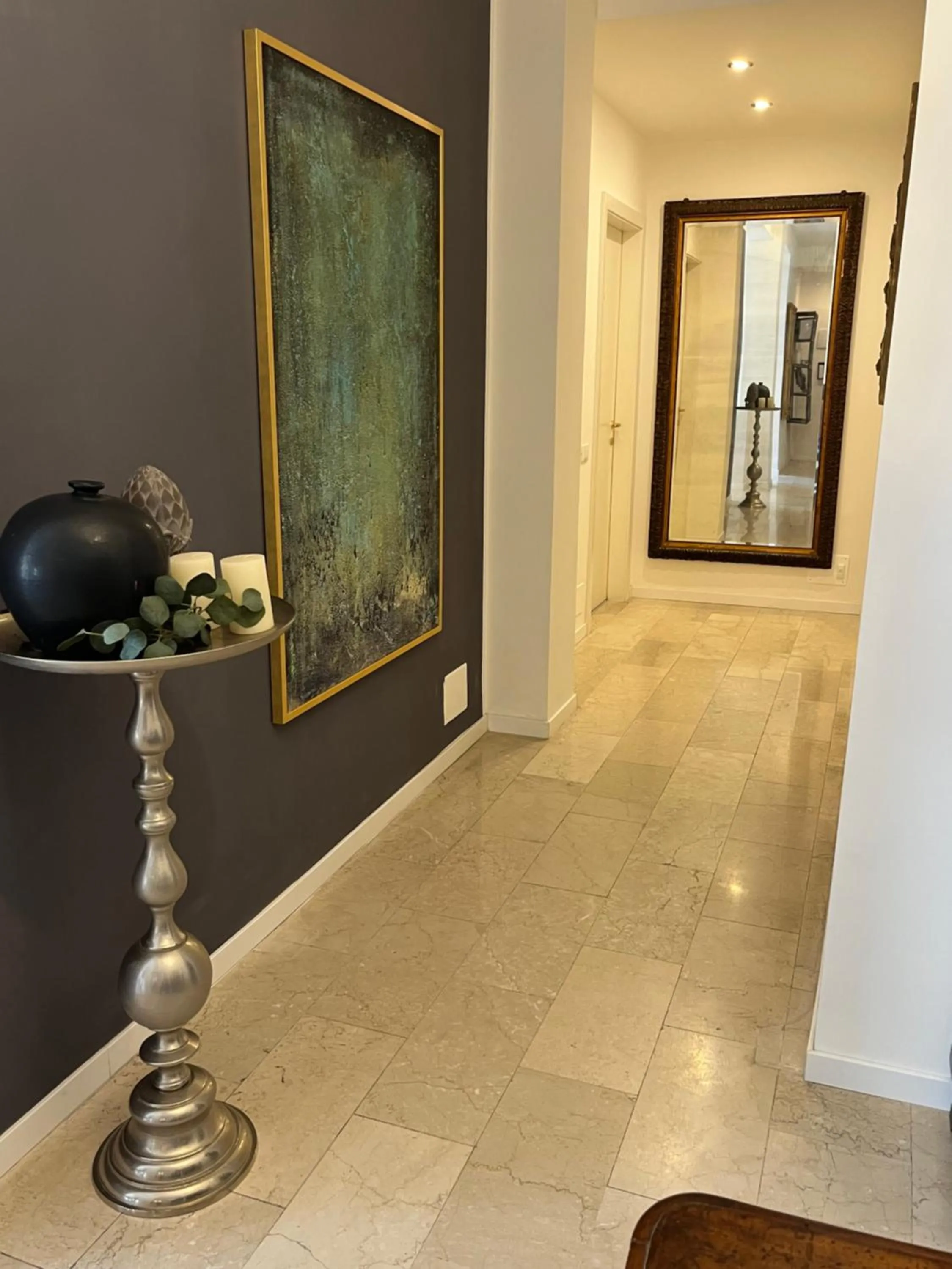 Decorative detail in Fleur Blanche