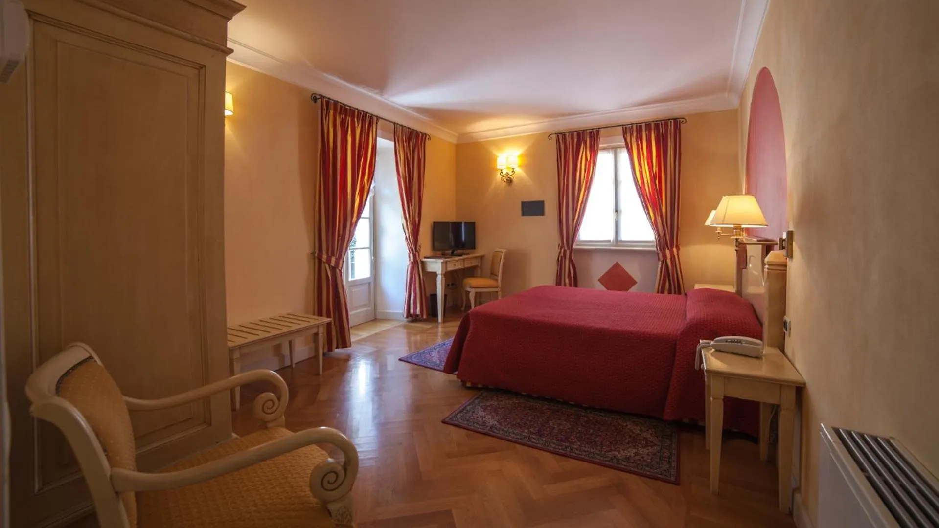 Photo of the whole room, Bed in Hotel Cannero