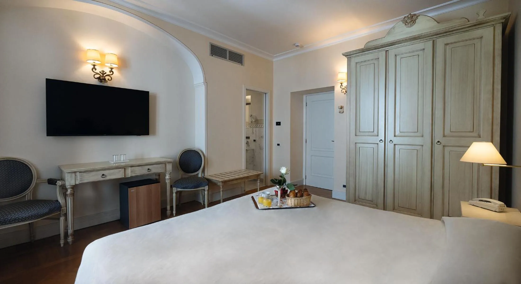 Bedroom, Bed in Hotel Cannero