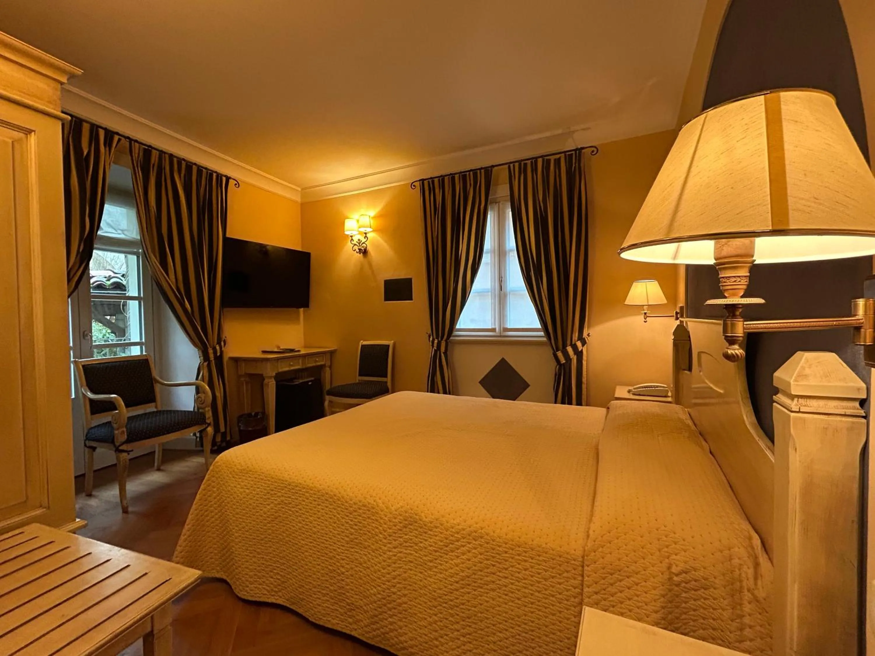 Bedroom, Bed in Hotel Cannero