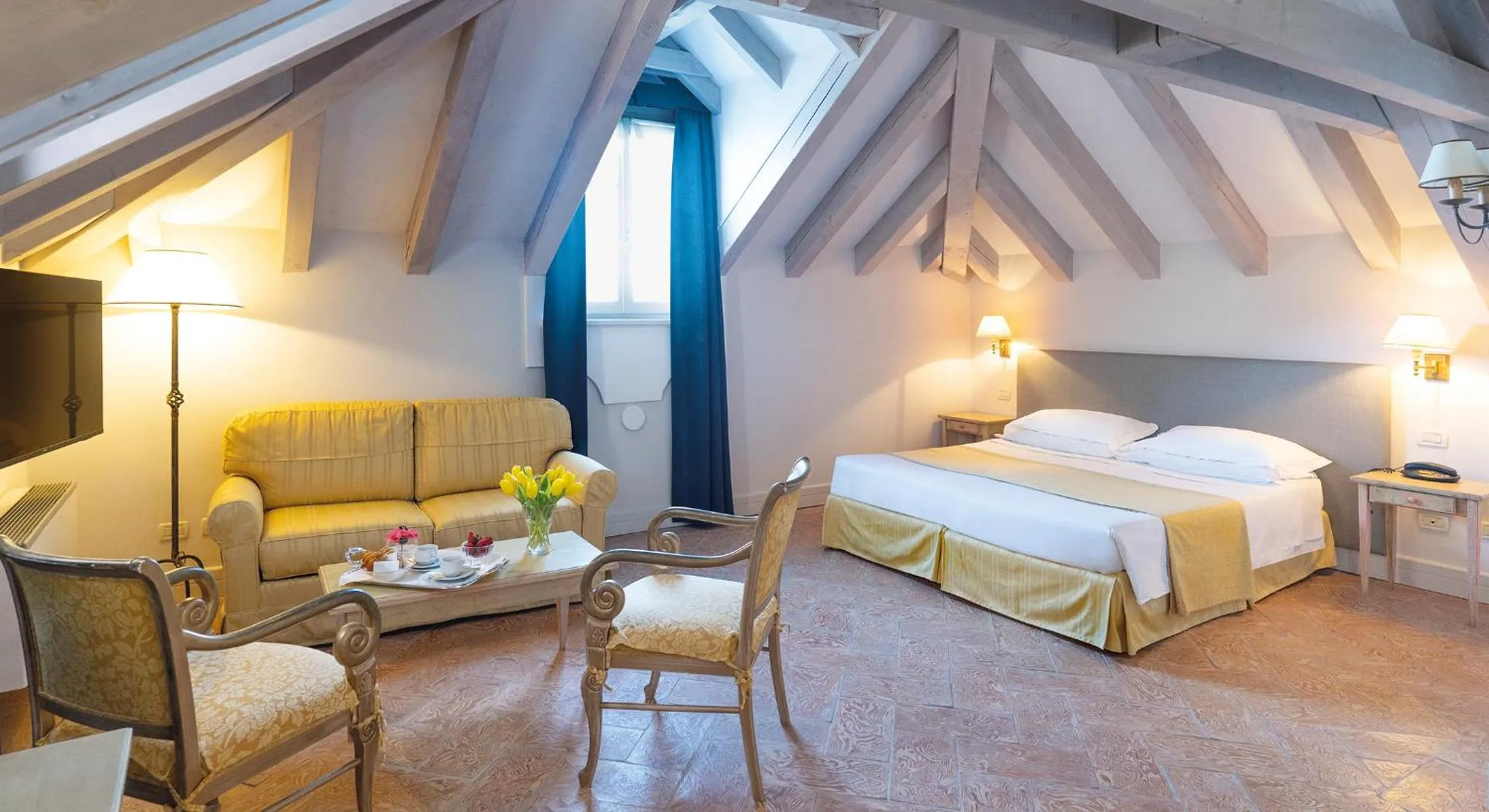 Bed in Hotel Cannero