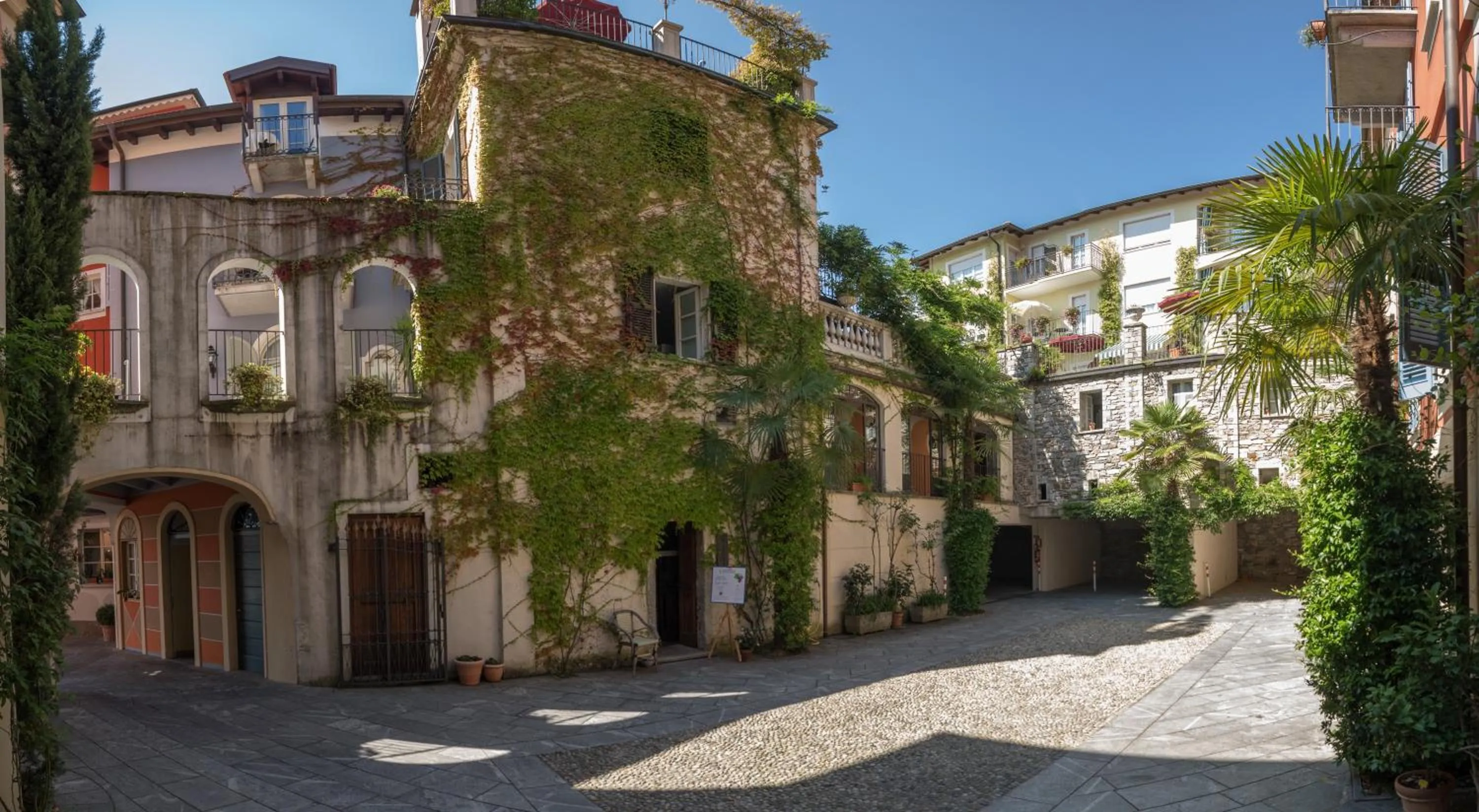 Inner courtyard view in Hotel Cannero
