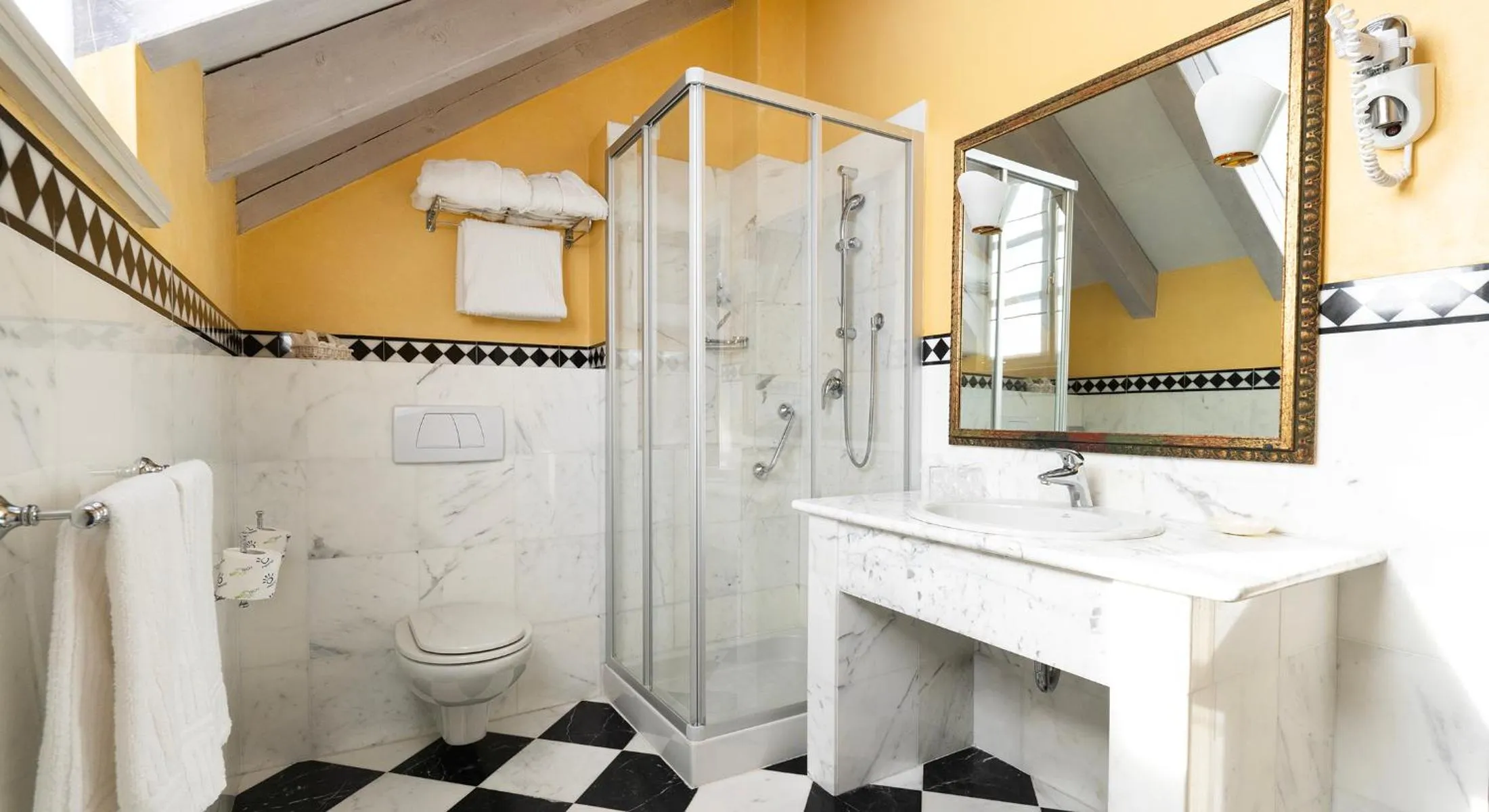 Shower in Hotel Cannero