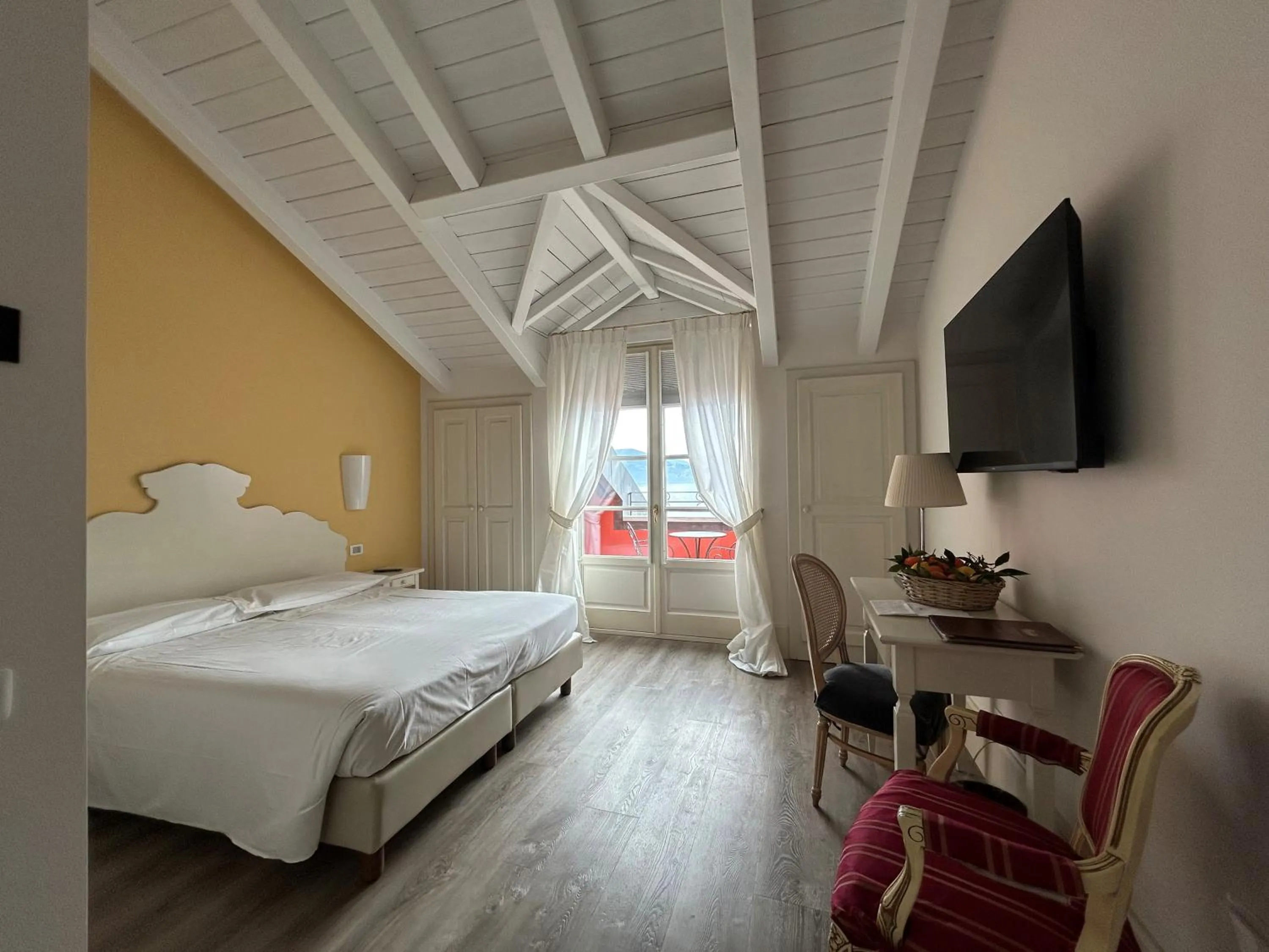 Bedroom, Bed in Hotel Cannero