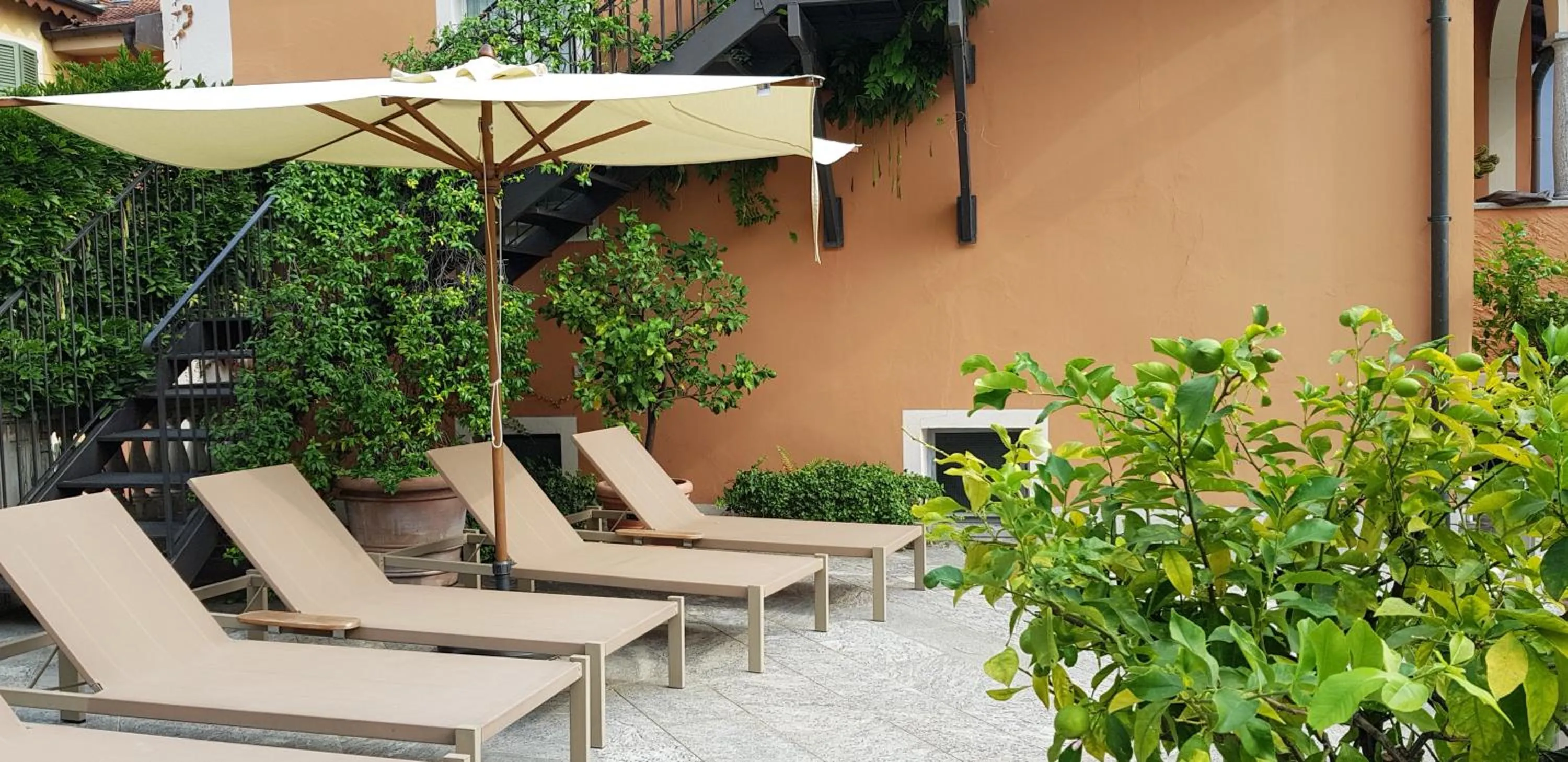 Swimming pool in Hotel Cannero