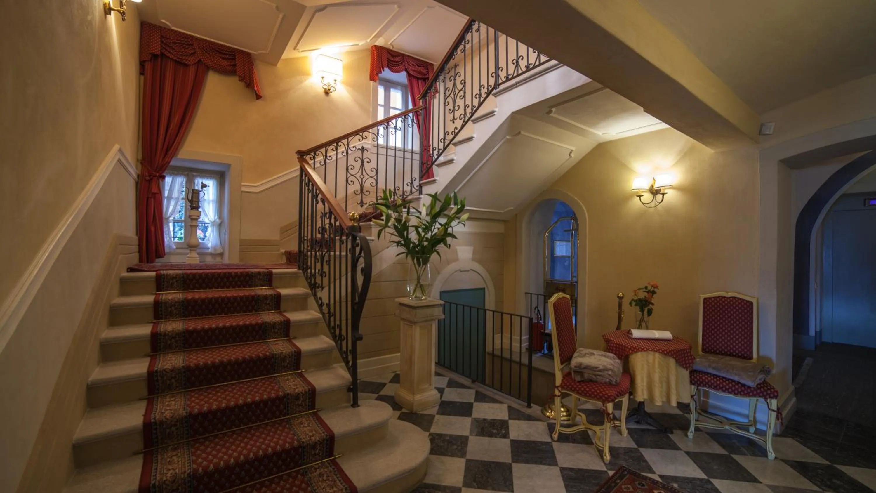 Area and facilities in Hotel Cannero