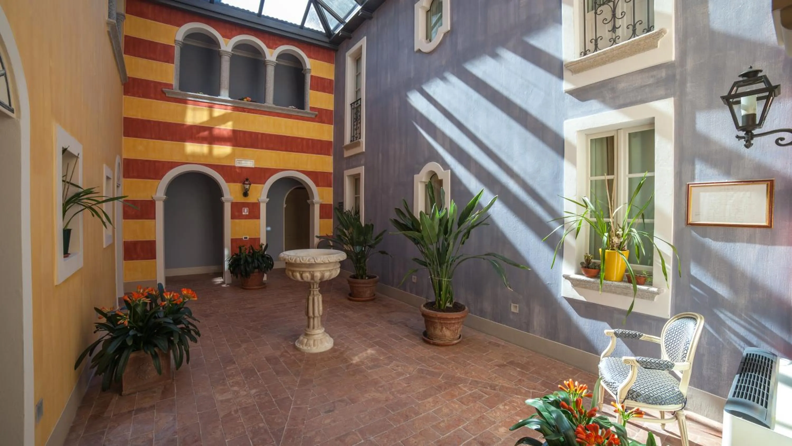 Patio in Hotel Cannero