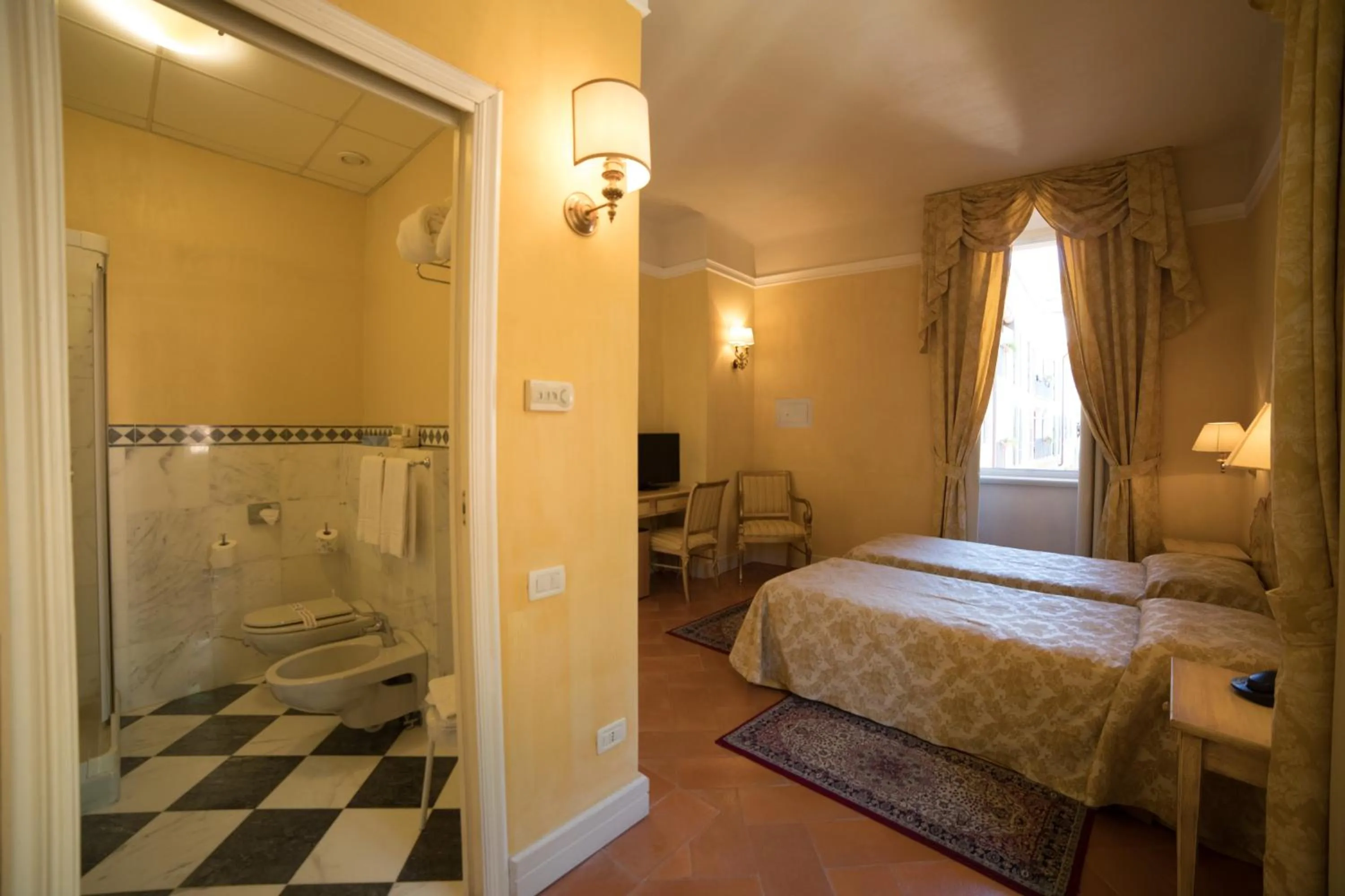 Photo of the whole room, Bed in Hotel Cannero