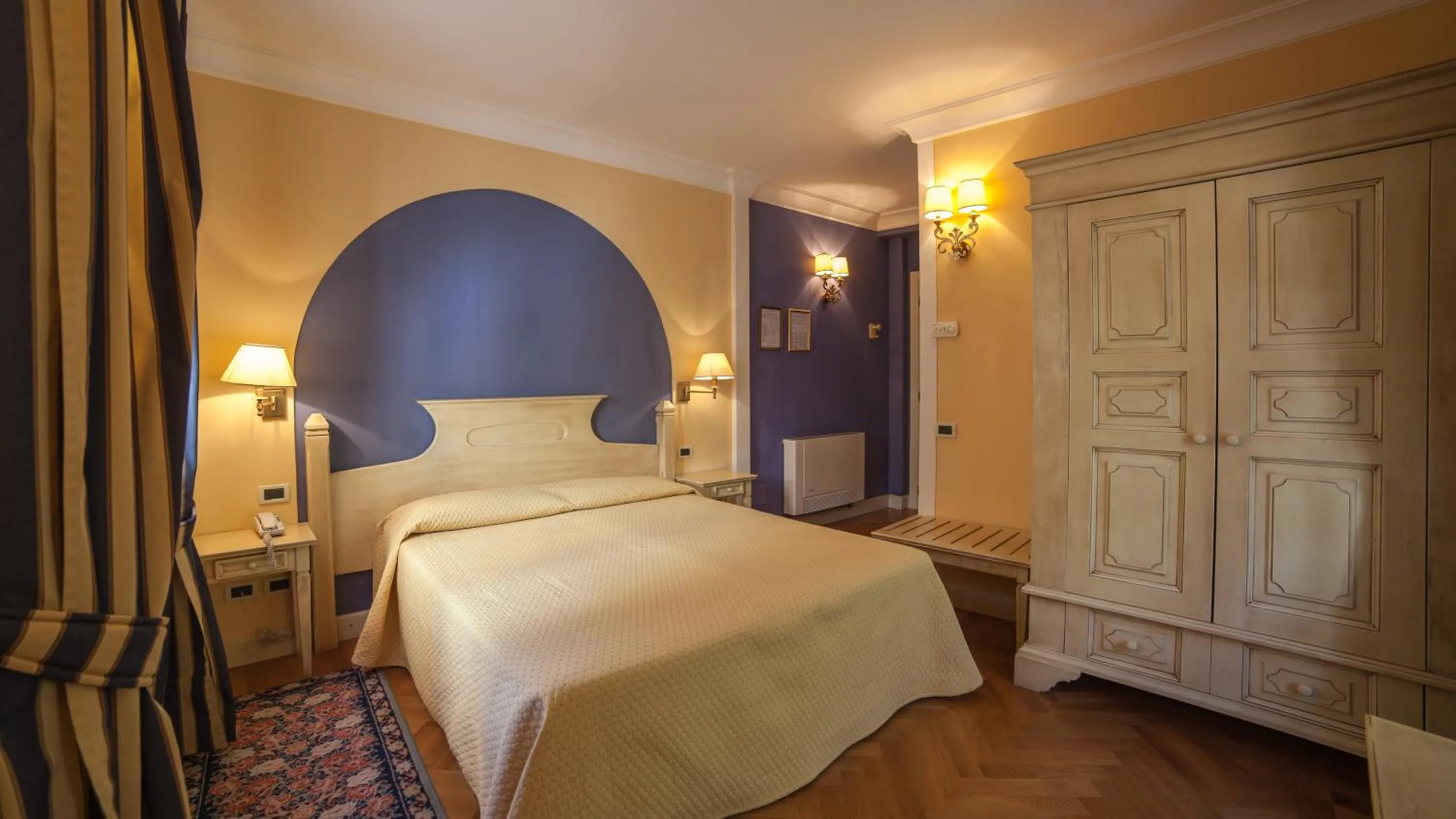 Photo of the whole room, Bed in Hotel Cannero