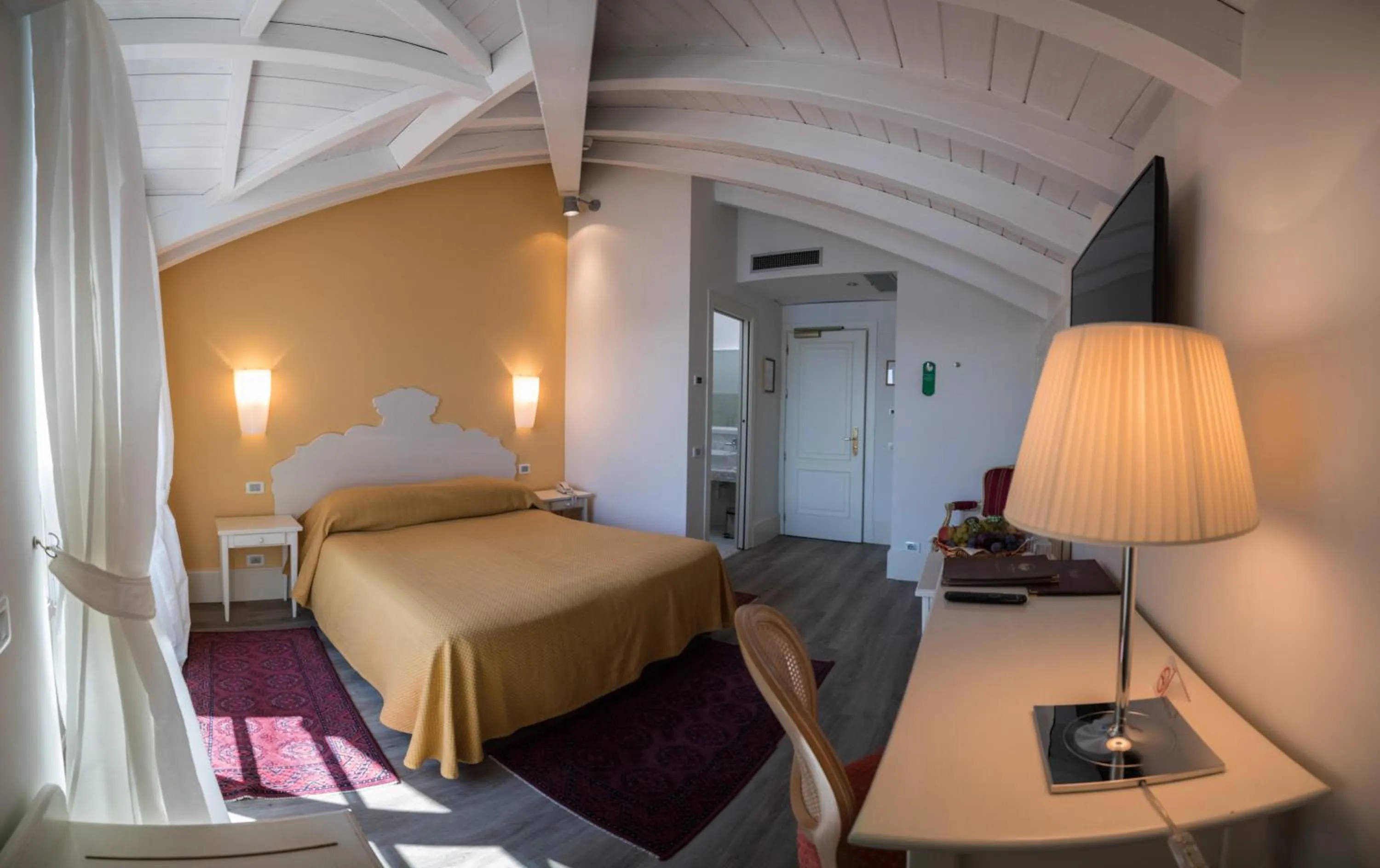 Bedroom, Bed in Hotel Cannero