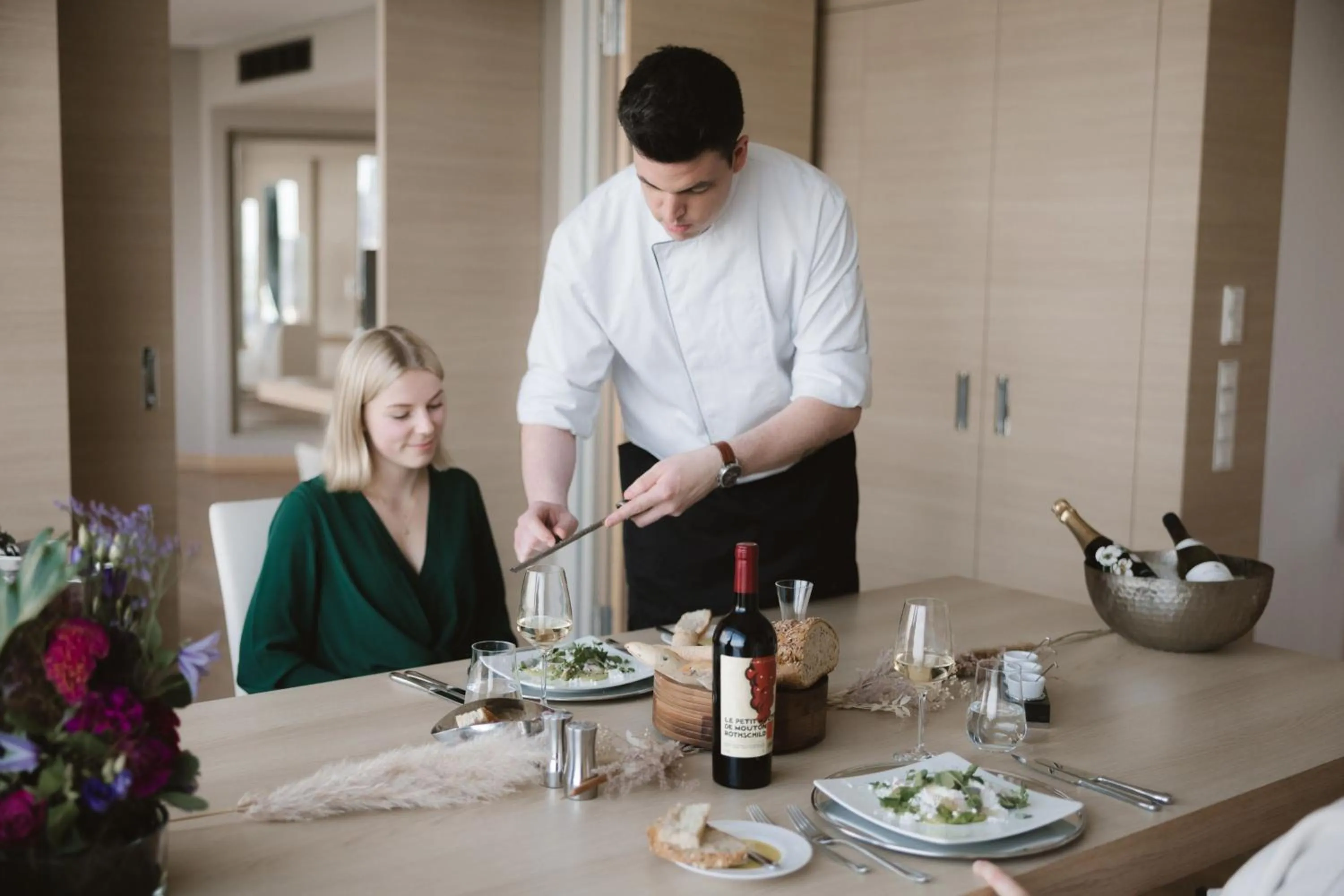 Photo of the whole room in The Westin Hamburg Elbphilharmonie