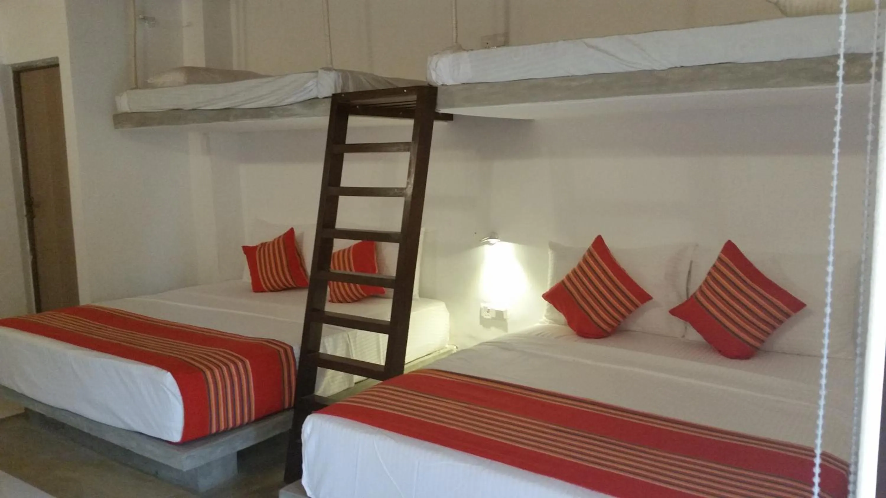 bunk bed, Bed in Kutumbaya