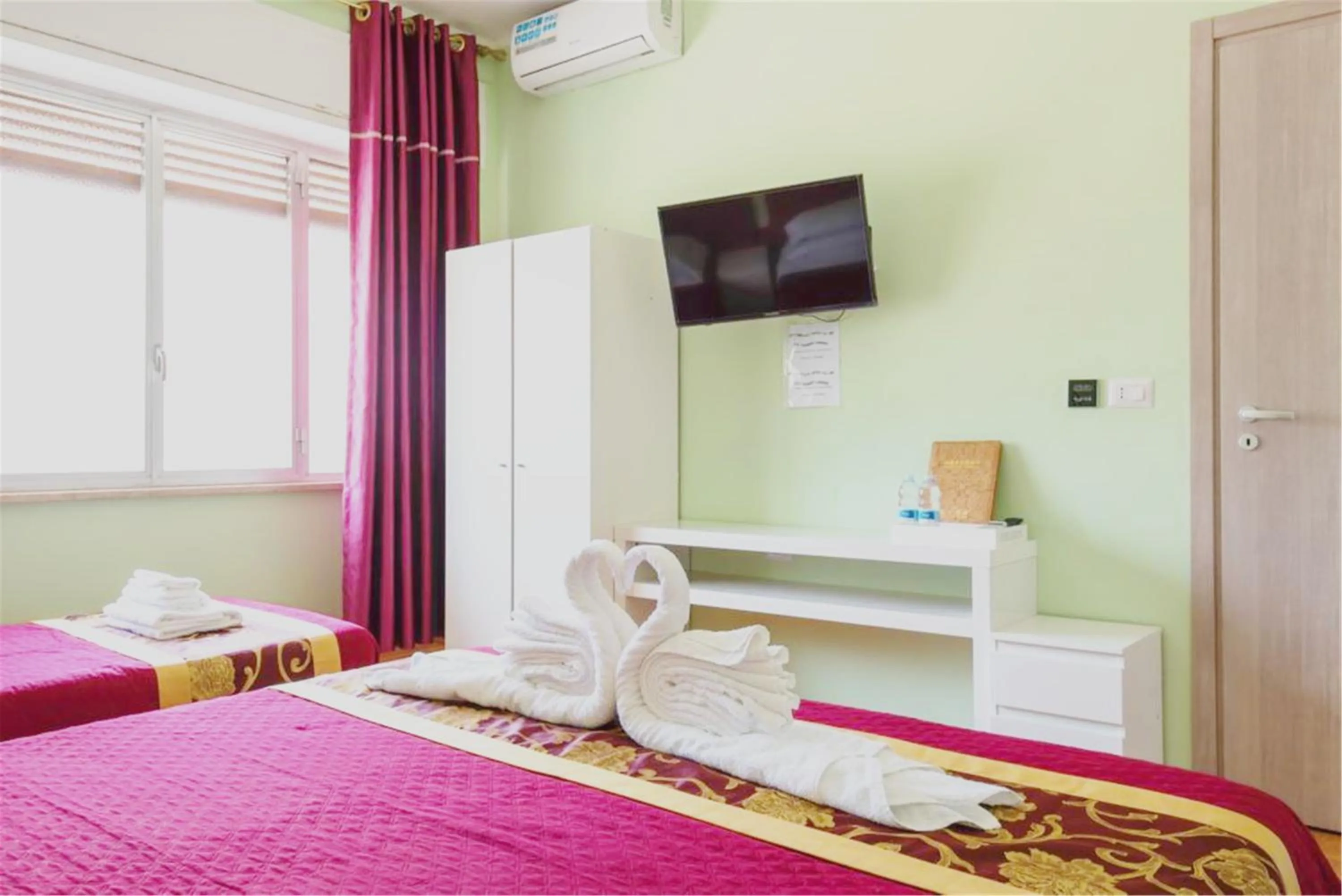 Summer, Bed in Ciclamino Siracusa