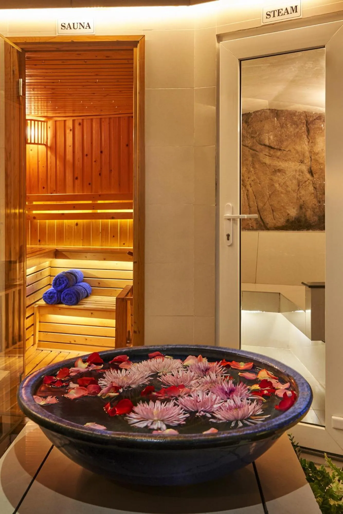 Sauna in The Wind Resort - Tropical Hillside Escape