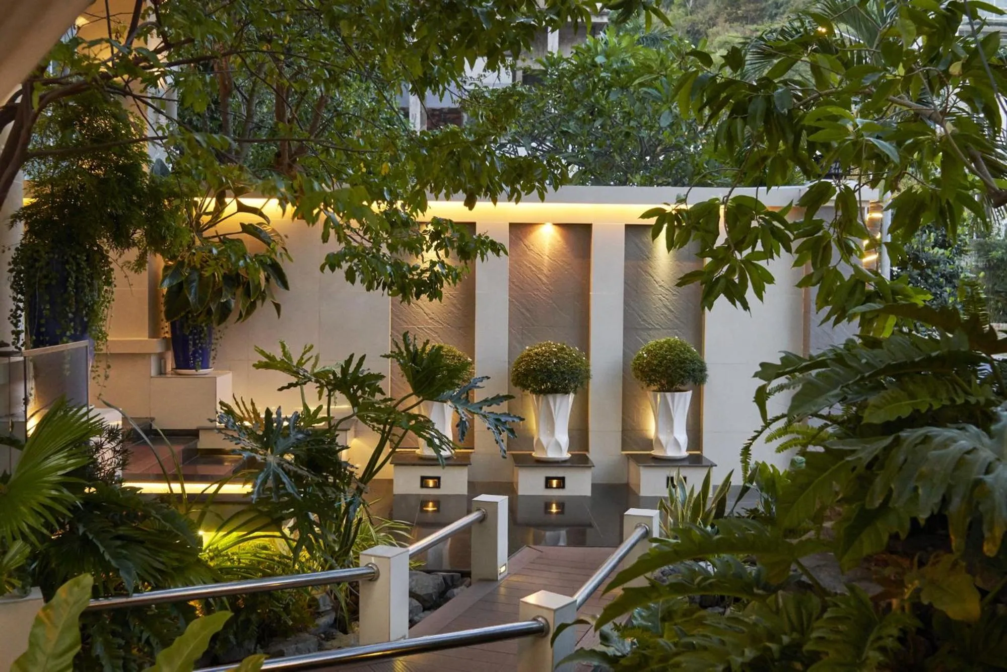 Garden in The Wind Resort - Tropical Hillside Escape