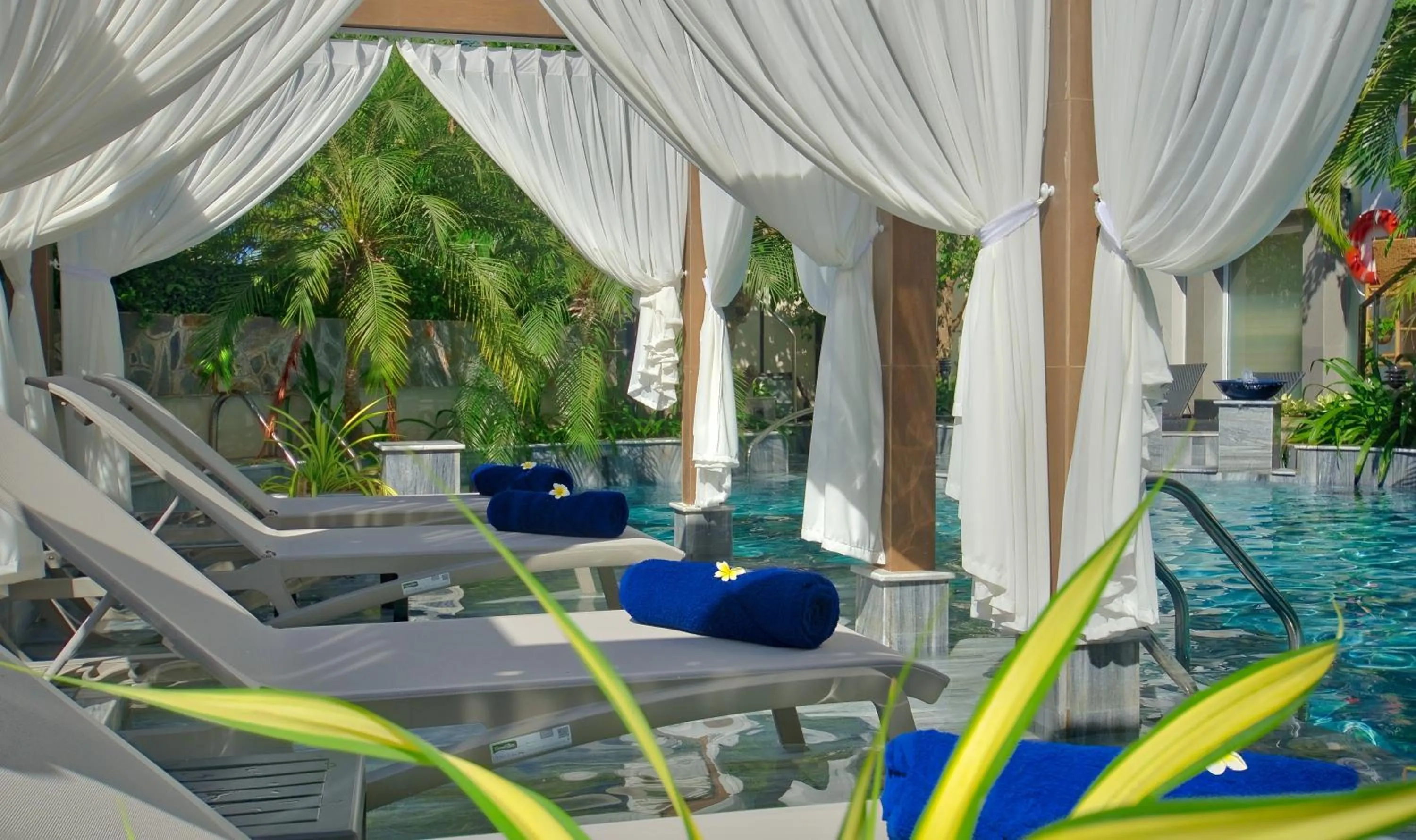 Swimming pool in The Wind Resort - Tropical Hillside Escape