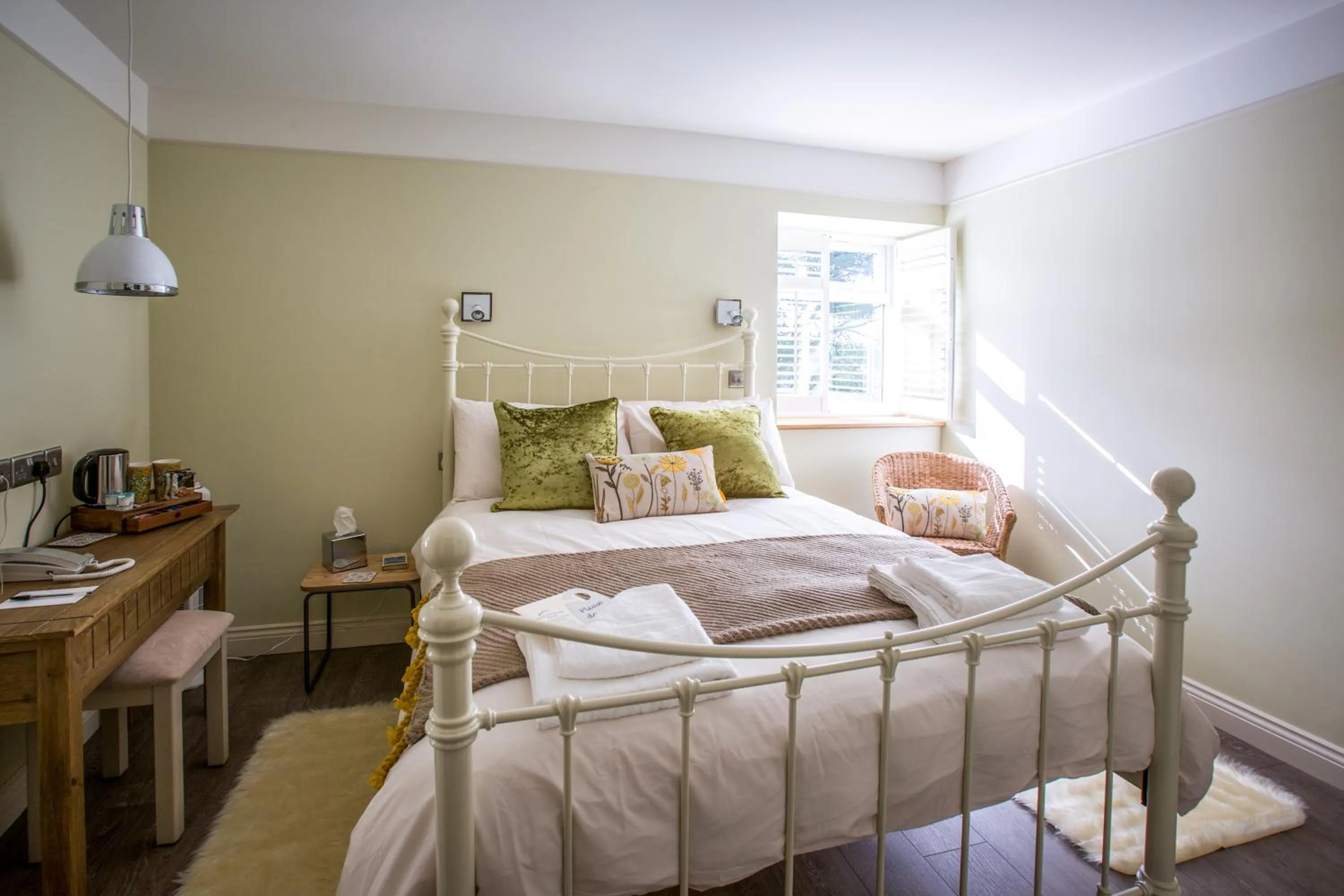 Photo of the whole room, Bed in Thomas Wright House