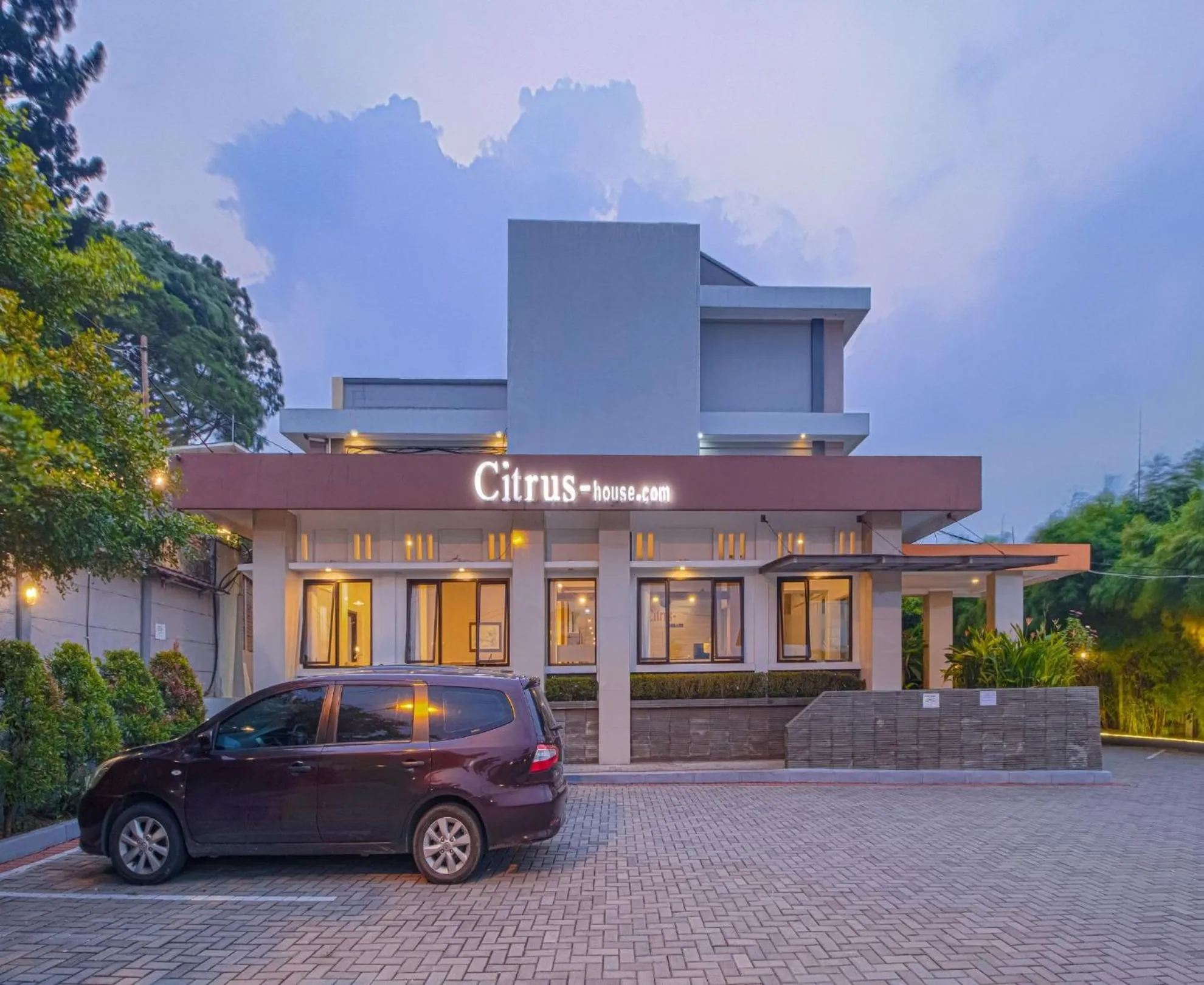 Property building in Citrus-House com Hotel